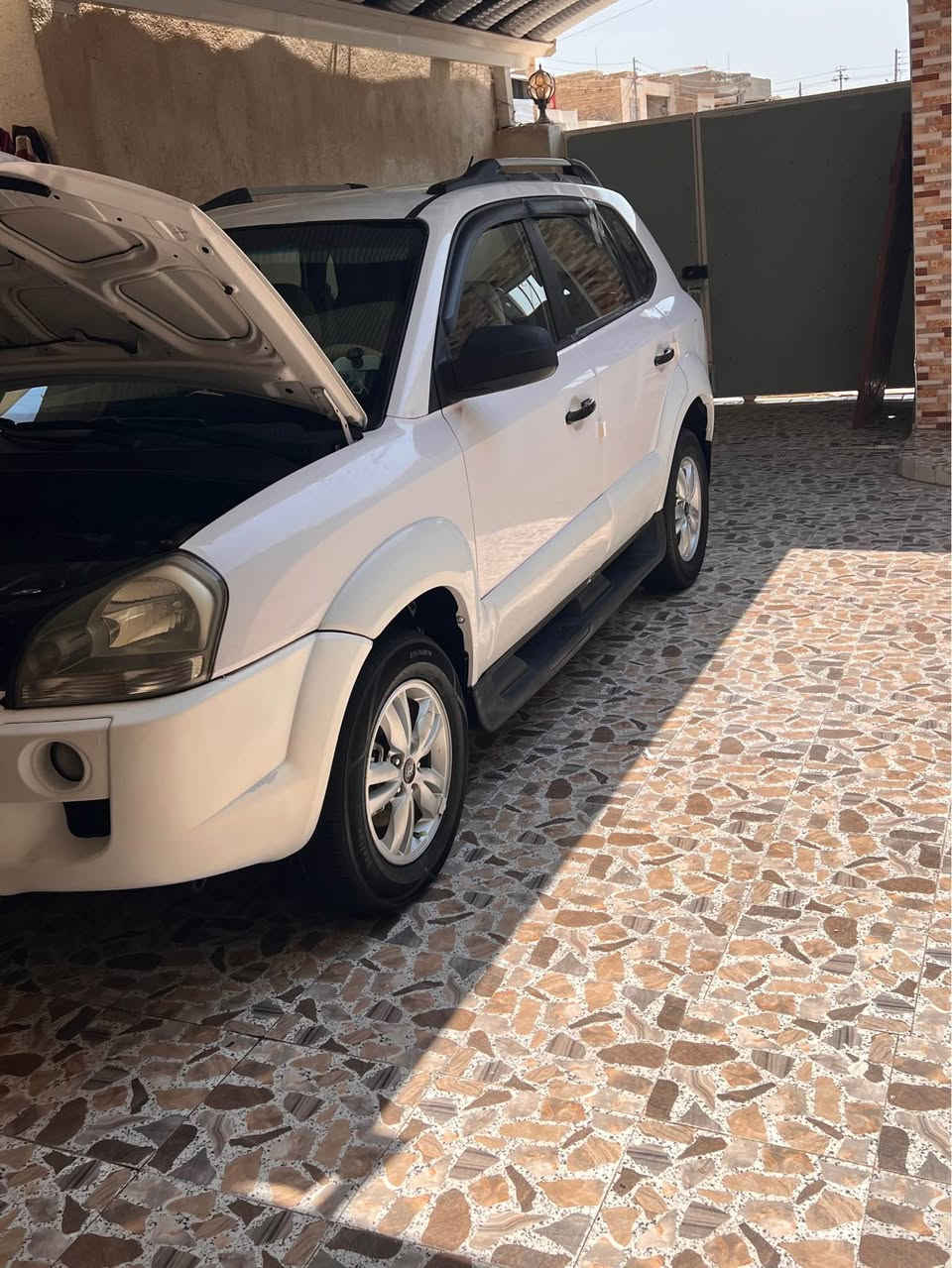 توسان خليجي 
كير محرك كفاله دوش 
صدر حداديه دبلات تخم تايرات 
تبريد ثلج 
غرفه داخل خارج فول 
مشروع شرط التحويل 
بدي السونار موجود 
فقط كد شبر صبغ بارد فقط 
ميسان *********** الجناي فقط شرط ربع ما تذب عليهه عمارة, ميسان
