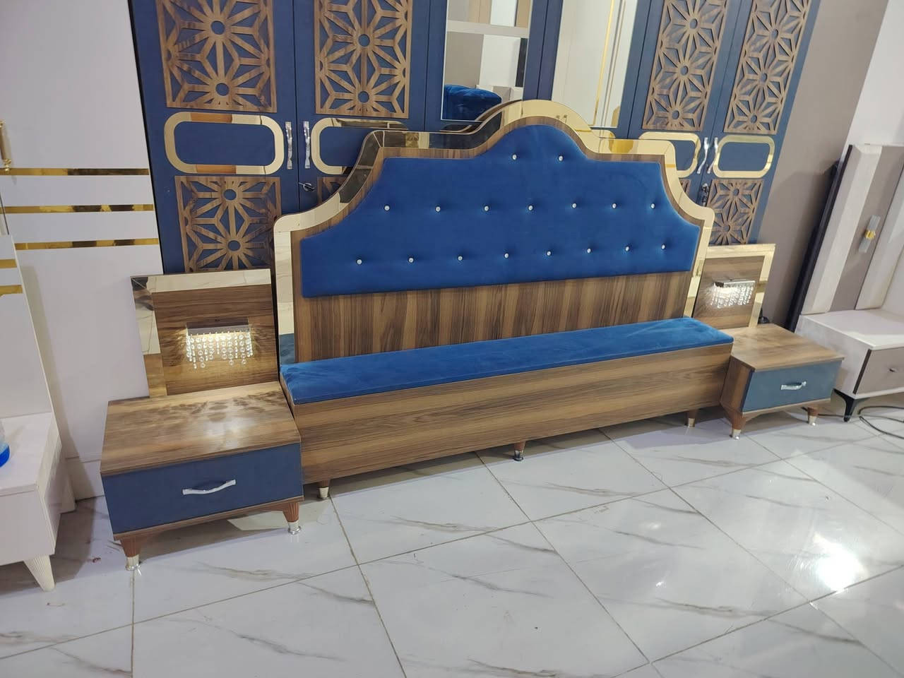 غرفة نوم • ٩ قطع • ٦ أبواب