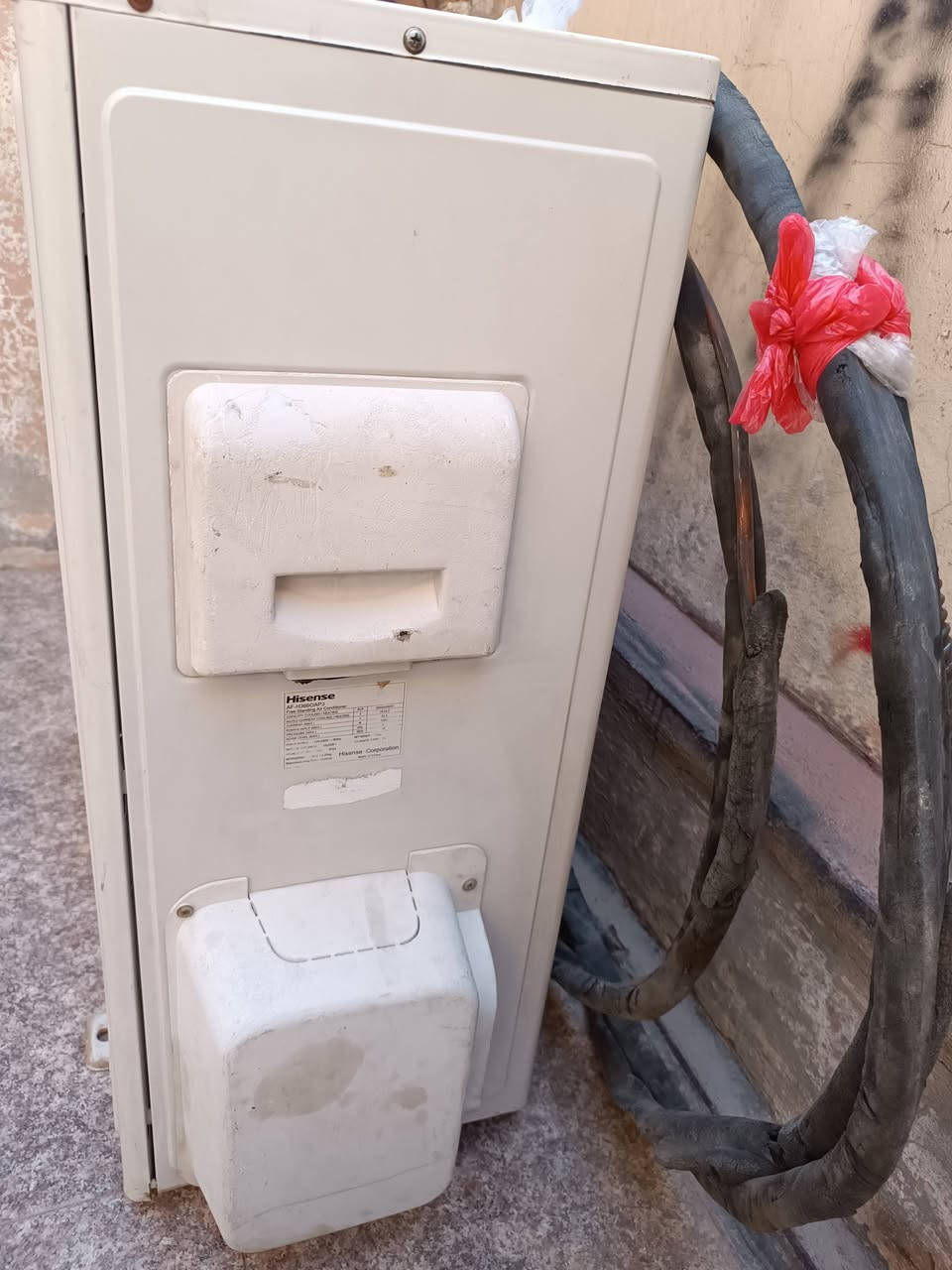 السلام عليكم للبيع سبلت كنتوري هايسنس 3طن،  غراض كامله بواري، اسلاك،  ريمونت

نوع الغاز R22

السعر 600

☎️***********
