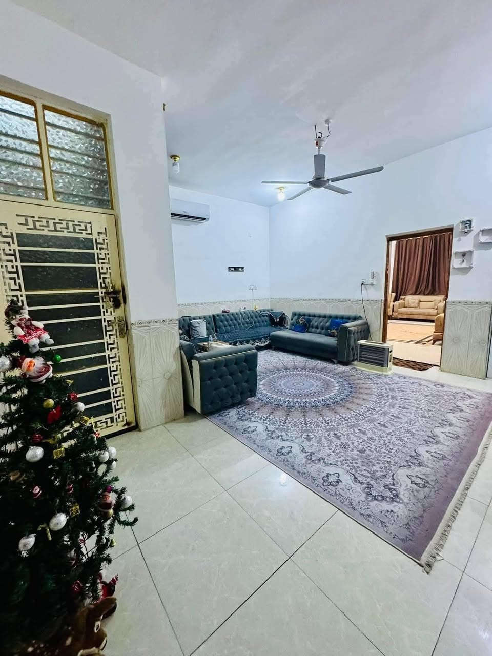 إعلان.......🛑🛑🛑🛑
بيت للبيع مجمع البيادر مساحته 200متر جه حي النفط 

يحتوي على غرفتين وصاله ومطبخ وبراني وصحيات خارجيه وداخليه وحديقه

السعر الكلي 170

مطلوب 105 

بيد صاحب البيت 65 

التسديد الشهري 548

للاستفسار الاتصال على الرقم 🌏🌏

***********
