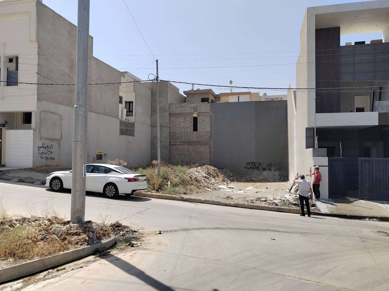 أرض للبيع في حي المزارع
المساحة ٣٣٨ الواجهة ١٧م
نصف الأرض للبيع
الارض تبعد عن شارع العام ٢٠٠م
شارع تبليط
أمام الأرض مساحة خضراء
 ملك صرف سند طابو بأسم صاحب الأرض 
 للإستفسار الإتصال
***********
