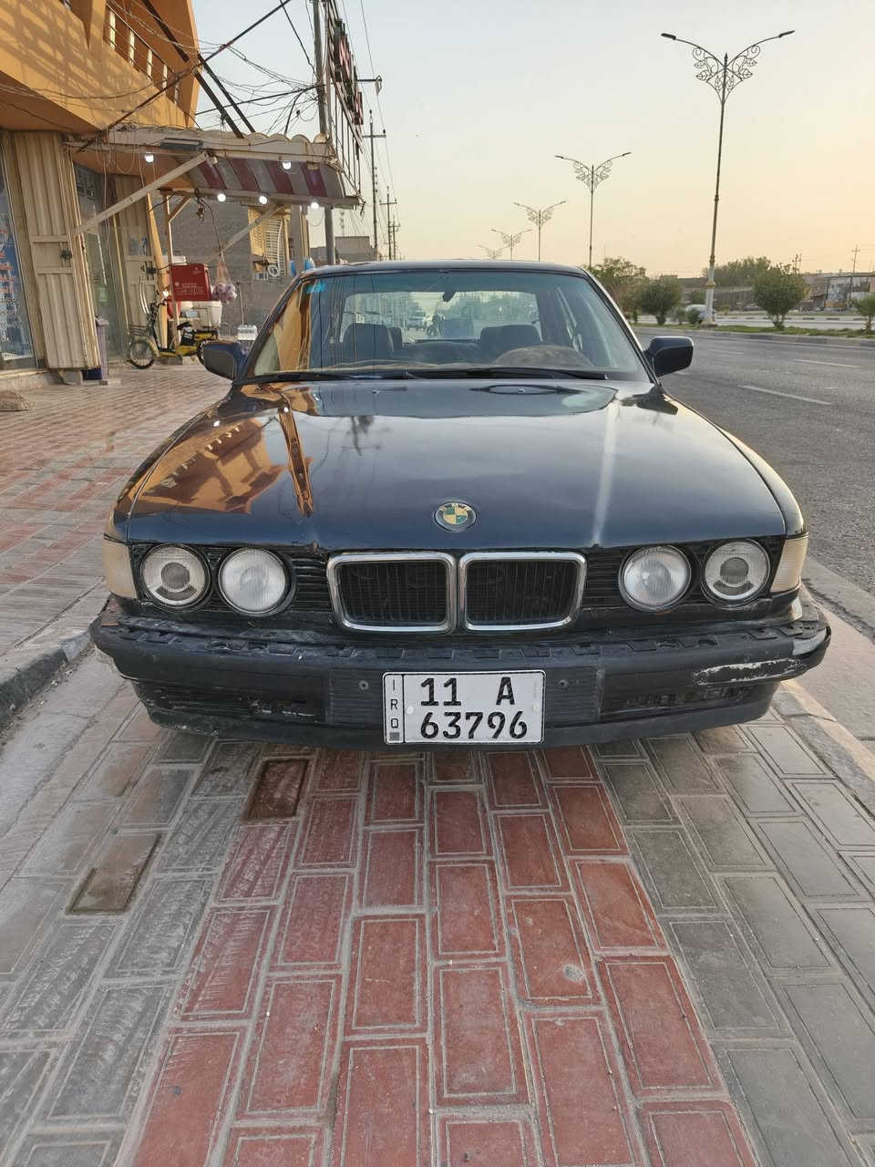 سلام عليكم BMW 730 مكينه 6 سلندر مفتوح 3000 مديل 1991 بغداد انكليزي بجم عريض ب اسمي سياره حلوه بس بيهة نقوصات بسيطه كشنات كهرباء جلد جديدات  مصبوغه عام بدون ضربه فتحه شغاله تخم تايرات جديدات كهربائياتهة كلهة شغاله وياهة دشبول دبل جكمجه و فرس جديدات وياهة منضومه تبريد كامله بس ما شادهن كمبريسر ياباني مال نيسان بك لايتات جديدات باتري جديد سنويه لل 30 كير و مكينه مكفولات جام كهربائي كلهن يشتغلن سعر 38 و بيهة مجال بسيط 
مكاني كربلاء سيف سعد 
***********

