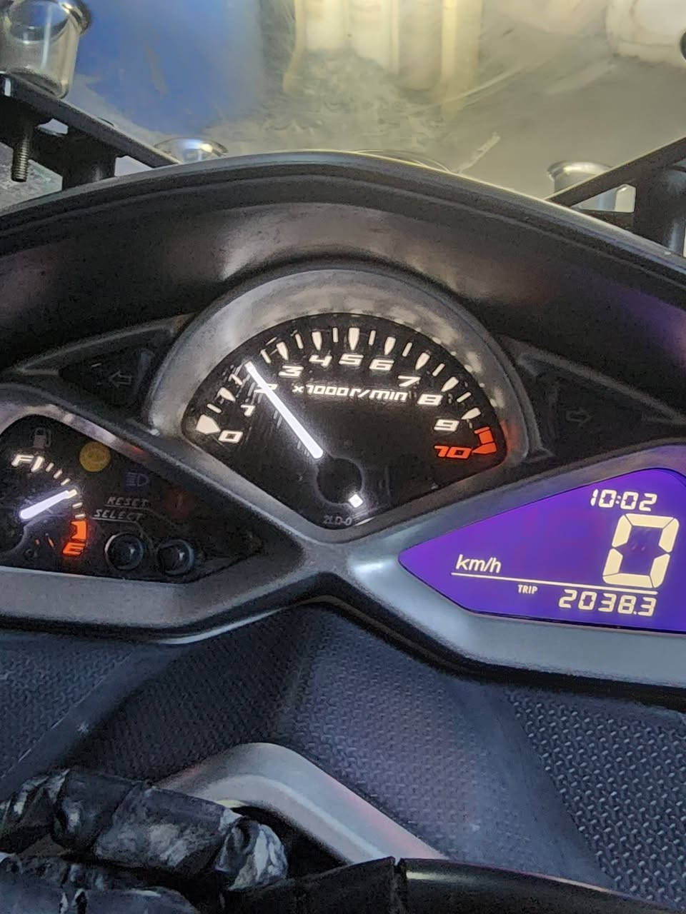 ماجسته s موديل 2015 دراجة حلوة
ماشية 2038km قابل للزيادة
كفراتها شوفة عينك
 كلجها نص عمر
  طستها تخبل 
مكينة ناعمة 
كهربائيات كلها شغالة 
عالي+ ناصي 
اشاير يمنى + يسرى شغال
تدفئة باليدات 
سعرها مليون ويرهم مراوس حسب القناعه 
الي ما يعجبة السعر لا يكسر بحلال العالم
مكانها بغداد الدورة
***********
