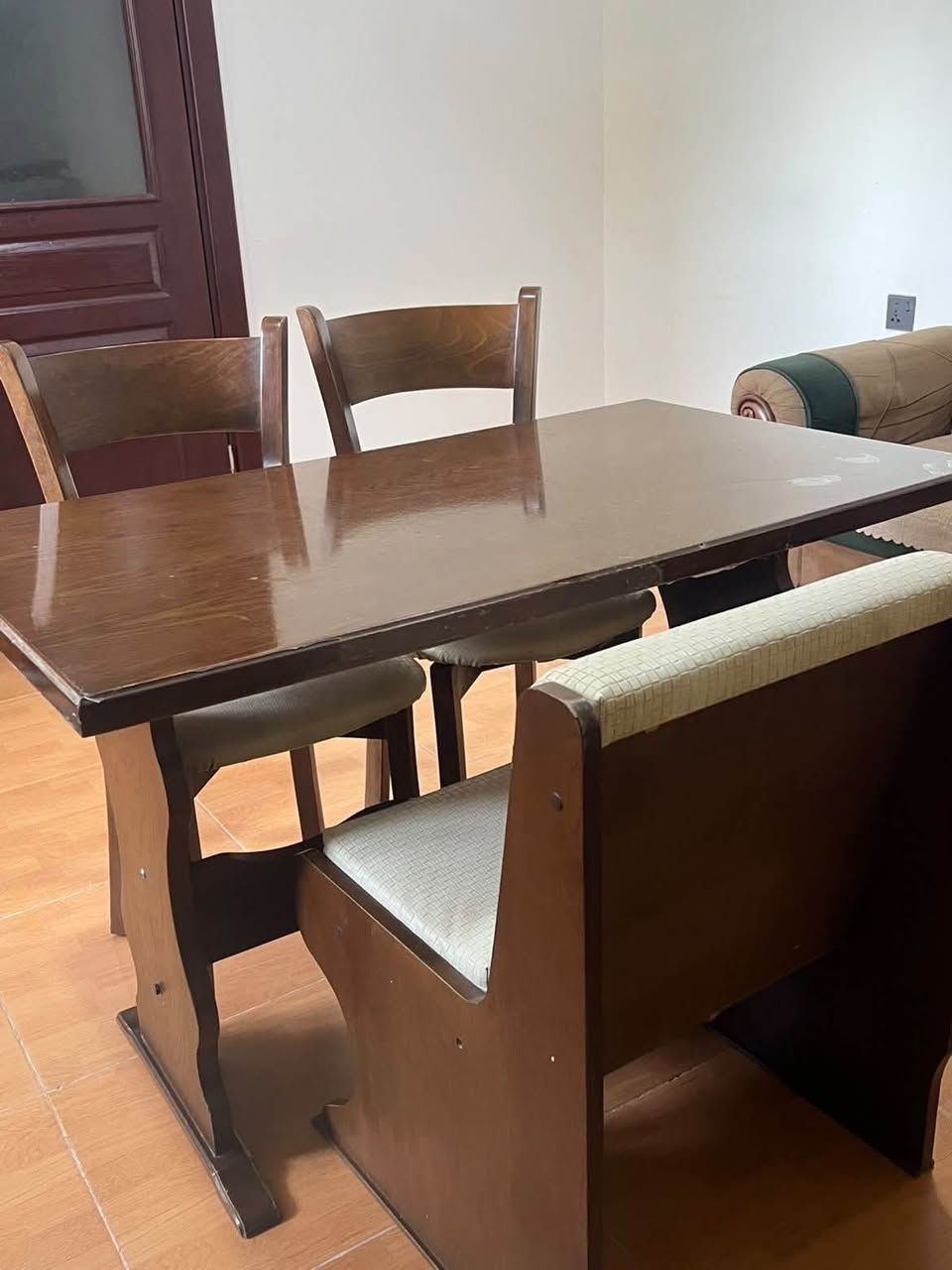 ميز طعام • نظيف جداً • ماسيكي دهوك