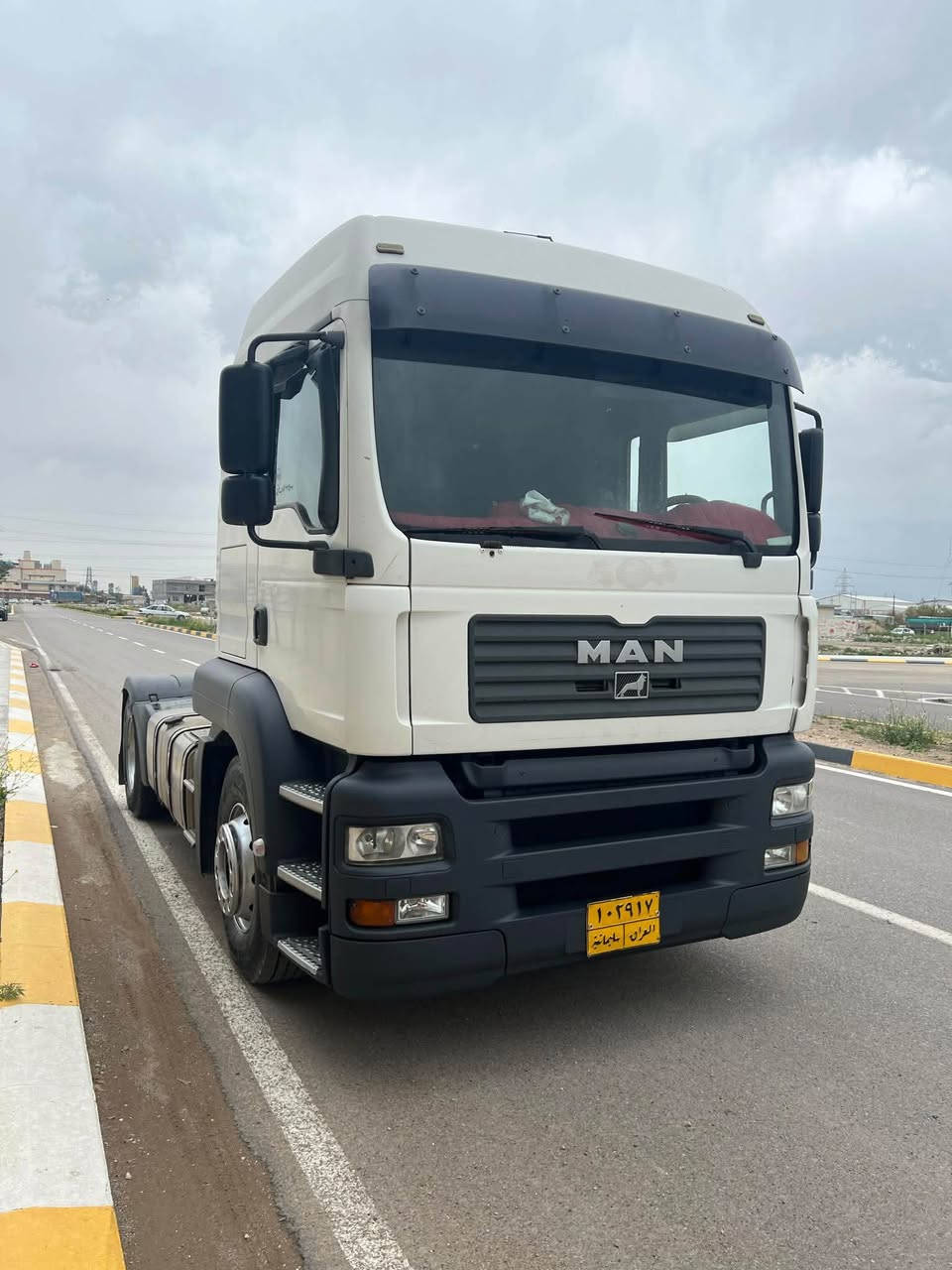 مان مۆدێل ٢٠٠٤
هاڤ و ڕیتایدر 
بە شەرتی گێر و مەکینە
تا ٢٧ تازەیە و بە شەرتی تەحویل 
 تایەی ئەکسل لۆکە تایەی بەردەم نیوە 
فلاتی لەسەر رەبتە 
گەر مشتەری نیت سەرمان مەیەشێنە
ماڵی دۆستە 
ژمارە موبایل ***********
