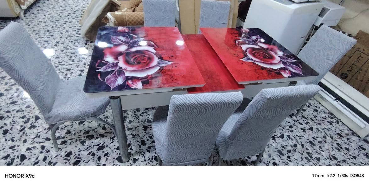 ميز طعام مع ٦ كراسي السعر ٧٥ الف العنوان خانقين بانميل ***********
