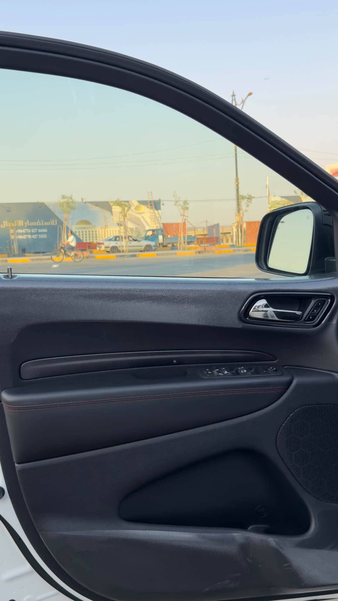 🚘 للبيع دودج دورانجو GT Plus موديل 2024. سياره كلين بدون ضربه

✨ سيارة فخمة وعائلية، مواصفات عالية ومحرك قوي، والدفع خلفي RWD.

🔹 الموديل: 2024
🔹 الفئة: GT Plus
🔹 اللون: أبيض
🔹 الدفع: خلفي RWD
🔹 المحرك: V6 Pentastar سعة 3.6 لتر
🔹 القوة: 295 حصان
🔹 القير: أوتوماتيك 8 سرعات
🔹 3 صفوف مقاعد

🔥 المواصفات والتجهيزات:

✅ مقاعد جلد
✅ كراسي أمامية كهربائية
✅ تبريد المقاعد الأمامية
✅ تدفئة المقاعد الأمامية
✅ تدفئة المقاعد الخلفية
✅ ستيرن كهربائي
✅ ستيرن مدفأ
✅ فتحة سقف كهربائية
✅ باب خلفي كهربائي
✅ مرايا جانبية كهربائية مع خاصية التعتيم ونقاط عمياء
✅ شاشة Uconnect قياس 10.1 إنش
✅ Apple CarPlay
✅ Android Auto
✅ ملاحة GPS
✅ كاميرا خلفية
✅ حساسات اصطفاف
✅ تحكم مناخي ثلاثي المناطق
✅ تشغيل عن بُعد
✅ دخول وتشغيل بدون مفتاح
✅ جنوط 20 إنش
✅ إضاءة LED

🛡️ أنظمة الأمان والرادارات:

🔸 رادار مثبت سرعة متكيف Adaptive Cruise Control
🔸 رادار تحذير الاصطدام الأمامي
🔸 نظام مراقبة النقطة العمياء Blind Spot
🔸 تحذير حركة المرور الخلفية Rear Cross Traffic Alert
🔸 نظام الكبح المساعد عند الطوارئ
🔸 حساسات أمامية وخلفية
🔸 نظام الثبات الإلكتروني
🔸 نظام التحكم بالجر
🔸 ABS
🔸 وسائد هوائية متعددة
🔸 مراقبة ضغط الإطارات

💎 دورانجو GT Plus — فخامة، قوة، راحة ومواصفات ممتازة ممشئ45 الف ميل 

📍 الموقع: [موصل]

📞 للتواصل: [***********]

🔥 للجادين فقط
