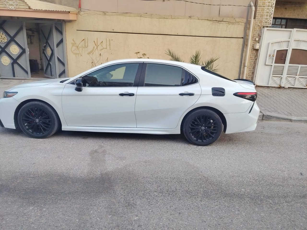 كامري 2018
رقم اربيل 
وارد امريكي SE 
مانع انزلاق كشنات جلد شفتات ستيرن مثبت سرعة 
وباقي المواصفات المعروفة 
سيارة جدا نظيفة احلى من الصور 
بيها اربع قطع صبغ
مكلف بالنشر 

للاستفسار 
‭***********‬
‭‬‭+964 780 141 3097
