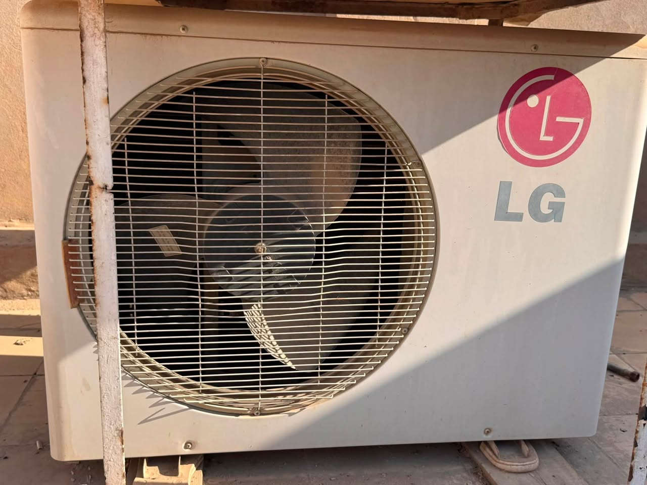 سبلت L G الاصلي
2 طن
يحتاج فقط غاز 
وبسعر 300
للشراء : ***********
