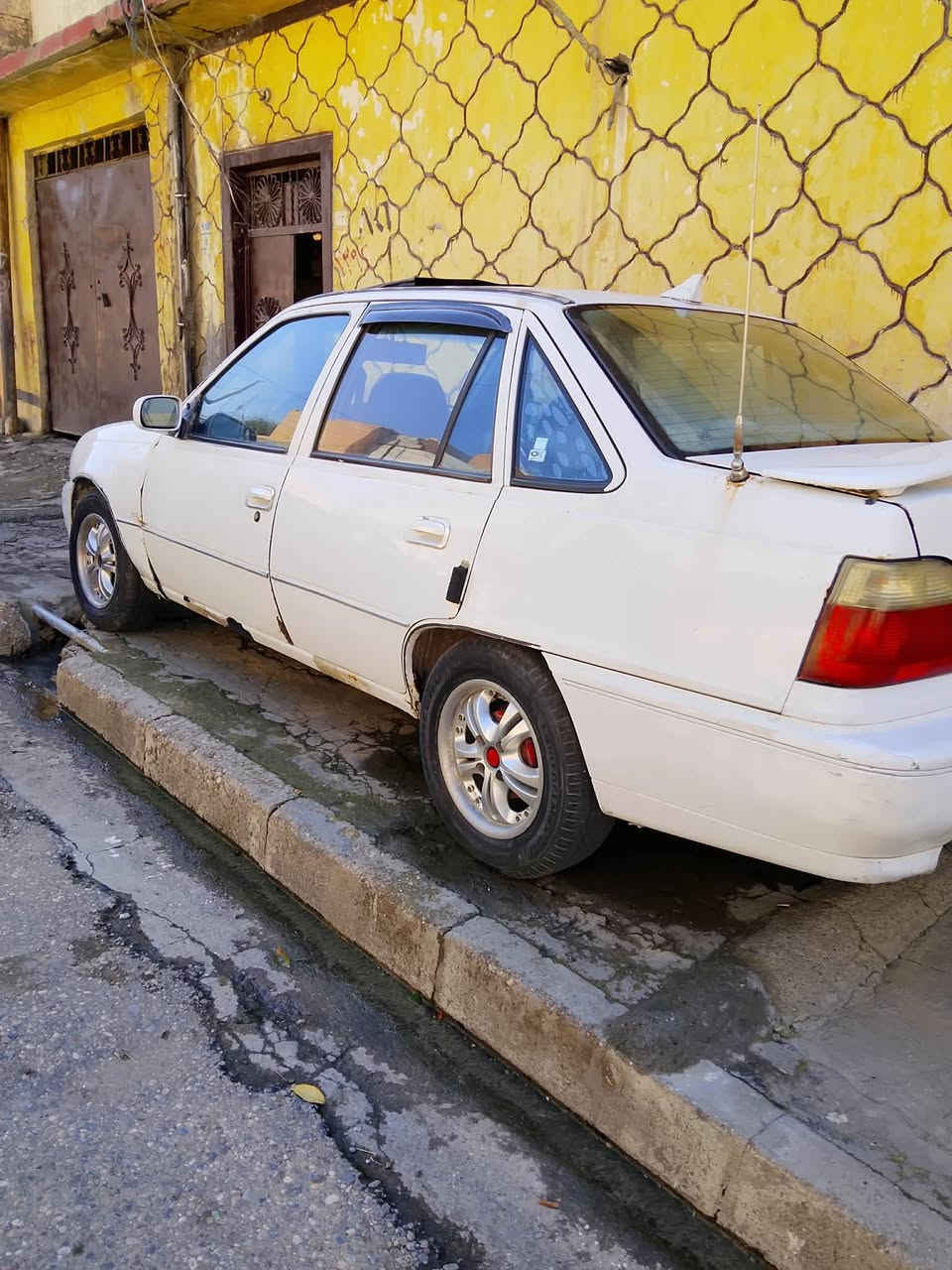 دايو موديل 1995 محرك شرط وكير شرط كربون بنزين بيها السعر 20 بيها مجال ***********
