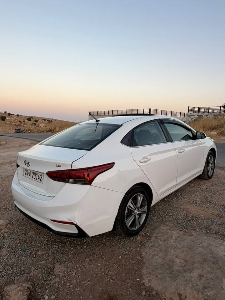 هيونداي أكسنت 2019 (خليجي) 🚗
تفاصيل السيارة:
 الموديل: 2019
 المواصفات: خليجي
 المسافة المقطوعة: 141,000 كم
 السيارة جاهزة وبحالة ممتازة للمشي والخدمة.
المواصفات والمميزات:
 📱 شاشة نظام أندرويد تدعم Android Auto و Apple CarPlay
 📹 كاميرا خلفية عالية الدقة للصفط والبراكينغ
فتحة سقف بانوراما 
 🪞 مرايا جانبية كهربائية (شفط / طي كهربائي)
 💡 إشارات ضوئية على المرايا الجانبية
 صبغ جهة اليمين (تقريباً 5 قطع) 
📌مكاني دهوك 
📱***********
💵 95 ورقه وبيها مجال
