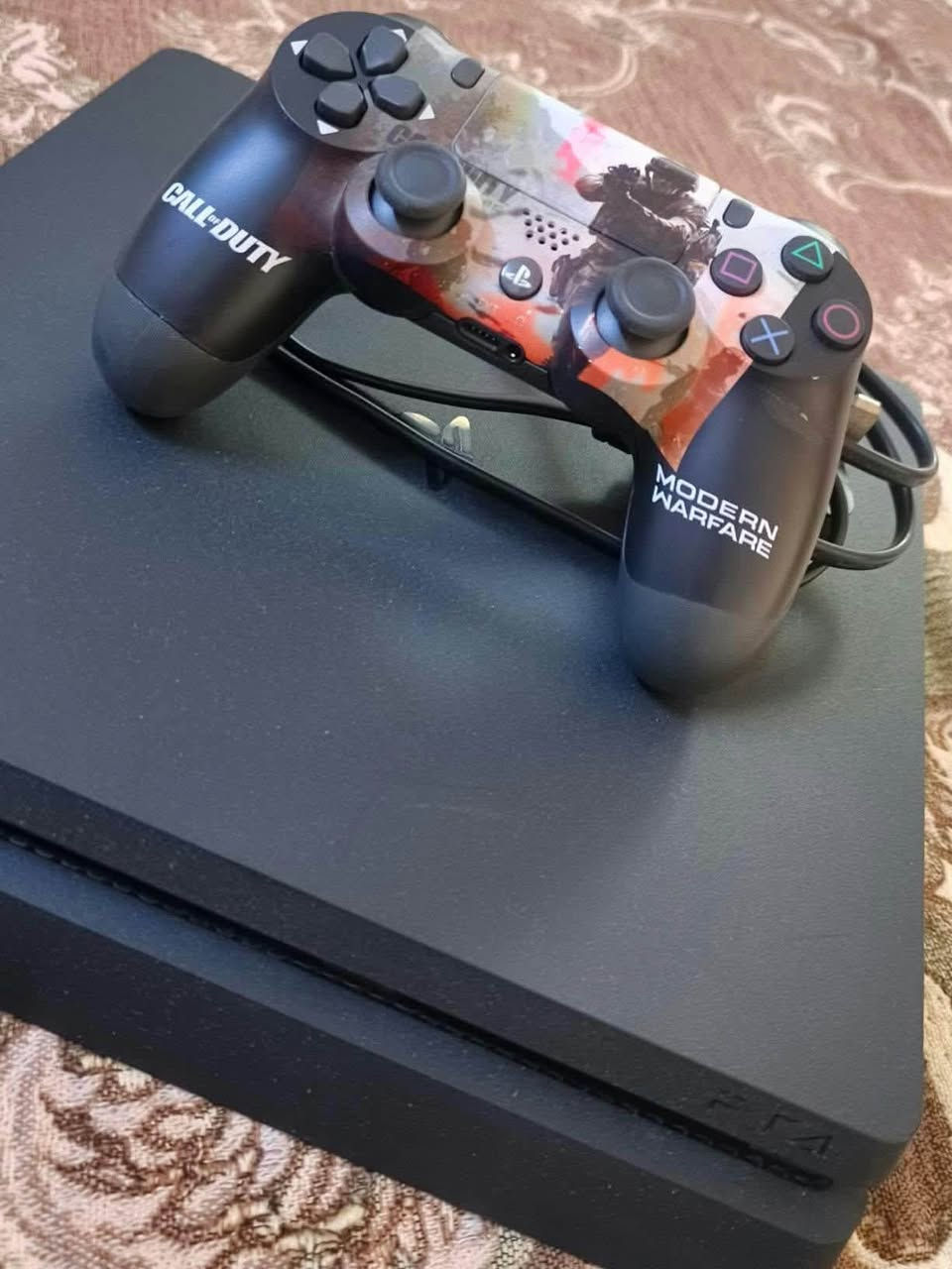 ╔══════════════════════╗
🎮🔥 متوفر PS4 SLIM 🔥🎮
╚══════════════════════╝

✨ مع كامل الملحقات ✨
🎯 حساب موجود بي ألعاب
💾 مساحة 1 تيرا
🕹️ جويستك واحد
💿 يوجد قرصين: GTA 5 و Minecraft

🔒 الپلي مامفتوح
🧼 نظيف جداً وحالته ممتازة

━━━━━━━━━━━━━━━━━
سعر 220 وبي مجال 
تواصل واتساب ***********
