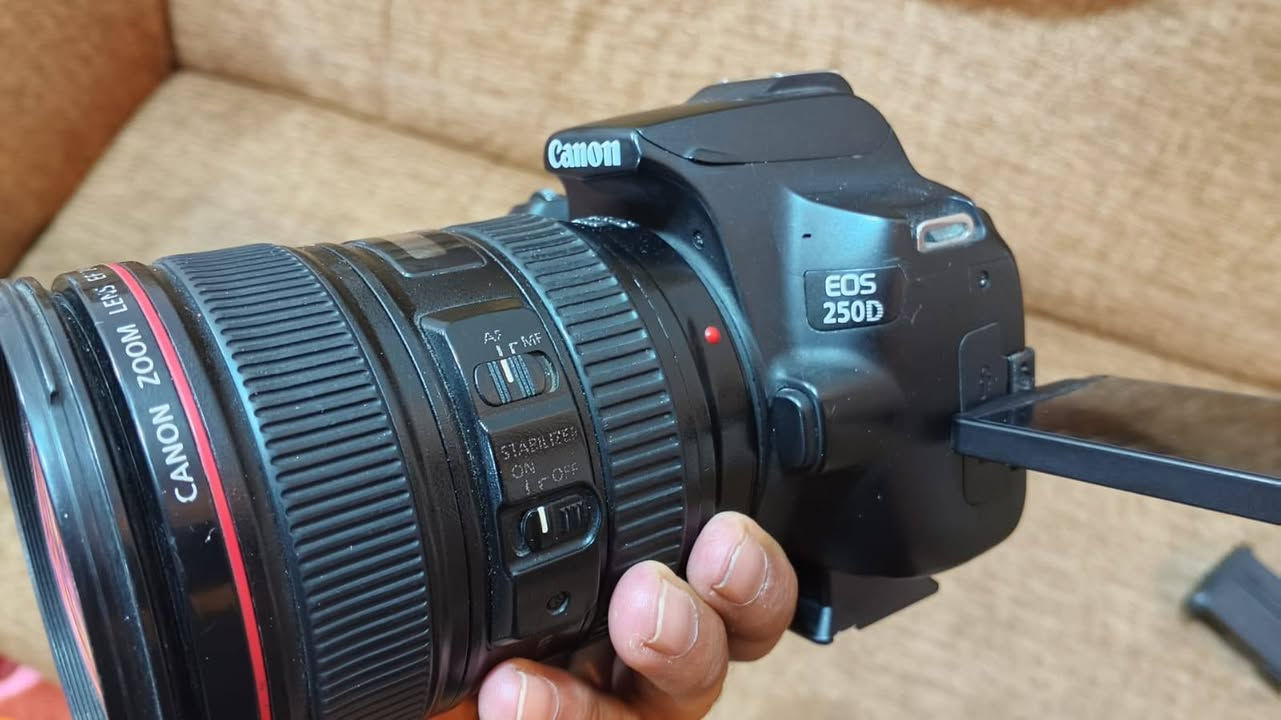 Canon EOS 250d عدسة 24-105 f4 رنگ احمر
كامرة نضيفة جداََ
استعمال خفيف
كاملة ملحقاتها
سعرها 750 الف
توصيل كل انحاء العراق
الي مو شراي لا يكسر سعر
*********** واتساب

