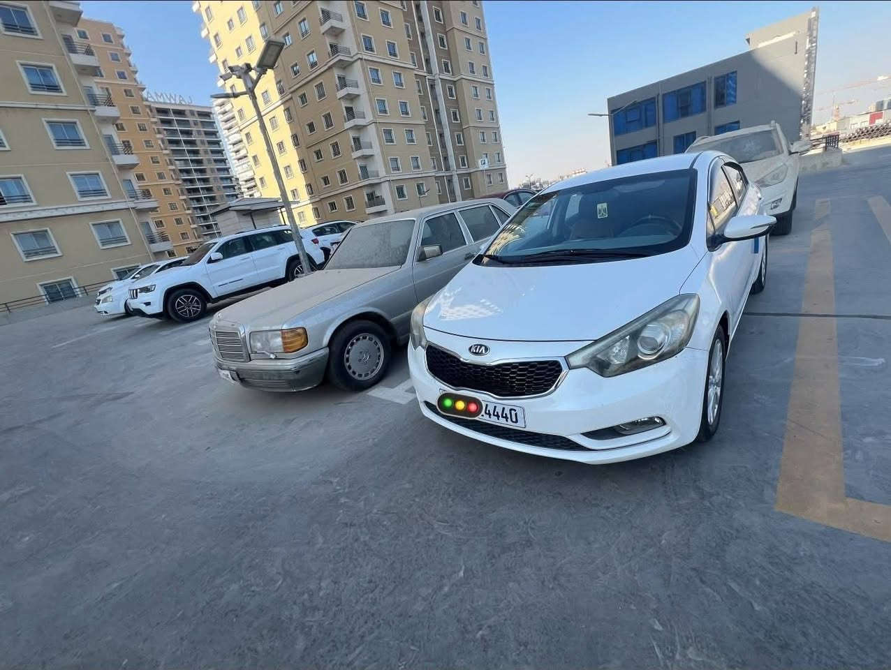 سيراتو خليجي موديل ٢٠١٦
محرك ١٦٠٠ 
ماشيه ٨٣ حقيقي 
كامره وشاشه اندرويد 
حساسات خلفيه 
مري كهرباء 
اشاير بلمري 
رقم بغداد مميز باسمي السياره 
بيها قطعه وحده صبغ باب خلفي 
تدفئه وتبريد 
كير ومحرك مكفولات 
سياره جاهزه من كلشي 
بانزين أدير بس محسن 
ودهنها فقط من وكالة الحسام 
سعرها ١١٨ وبيها مجال 
راسلني وادزلك سونار
***********
