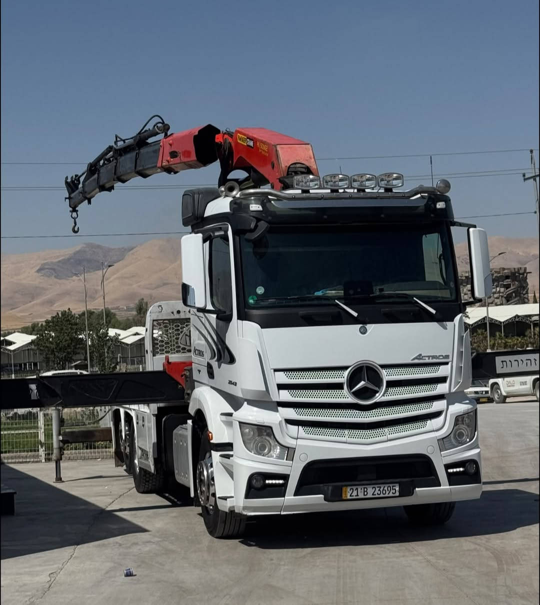 #actros2543 للبيع🪝
بوفروشتن

اكتروس 2018 فول فول مواسفات
كرين 17 طن 5 سلايت ريمود فول سيفتي ويل كروم📦
حجم 2543طخم طایار جدید کفالة عامة حتي دعامية بشرط
سیارة حیل جدیدة 
مكان سليمانى

***********
***********

