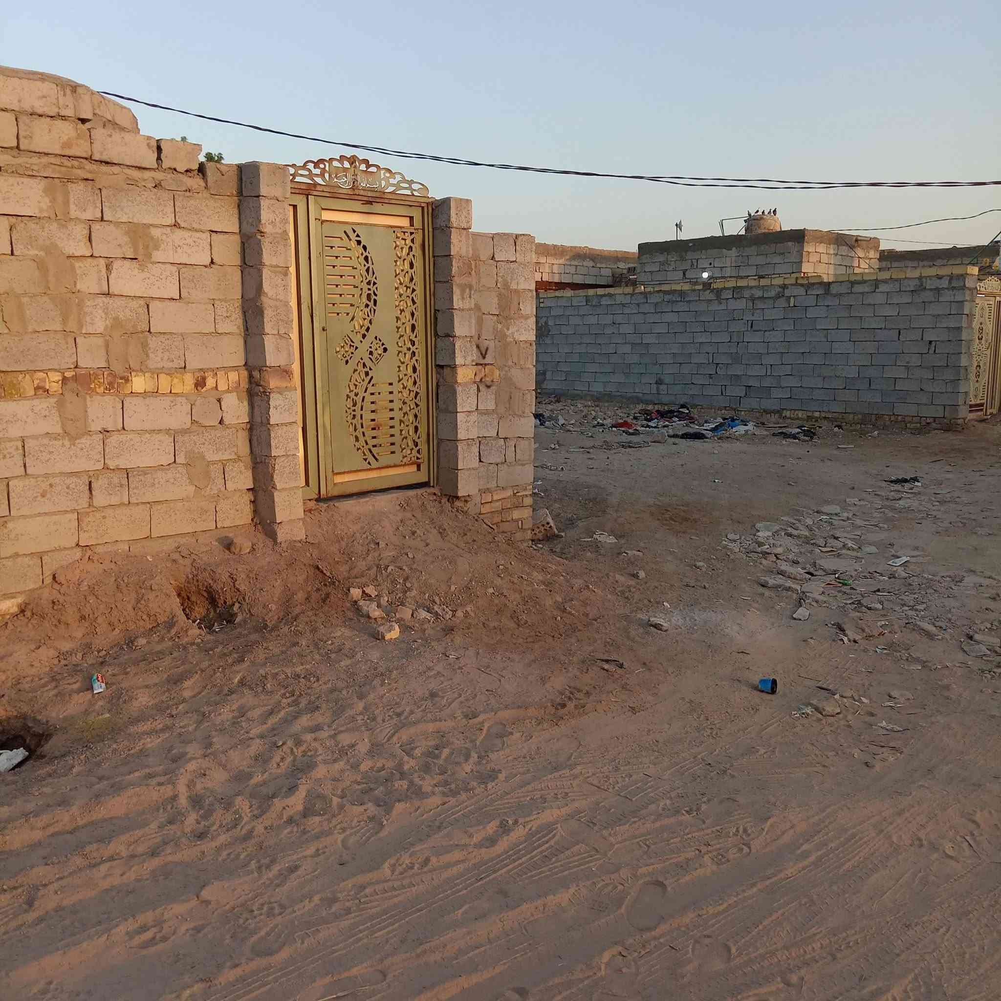 السلام عليكم ورحمة الله وبركاته بيت للبيع هيكل ١٠٠ متر وعرصه بصفه ٢٠٠ متر طابو زراعي بعرصات ابو مسلم
***********
