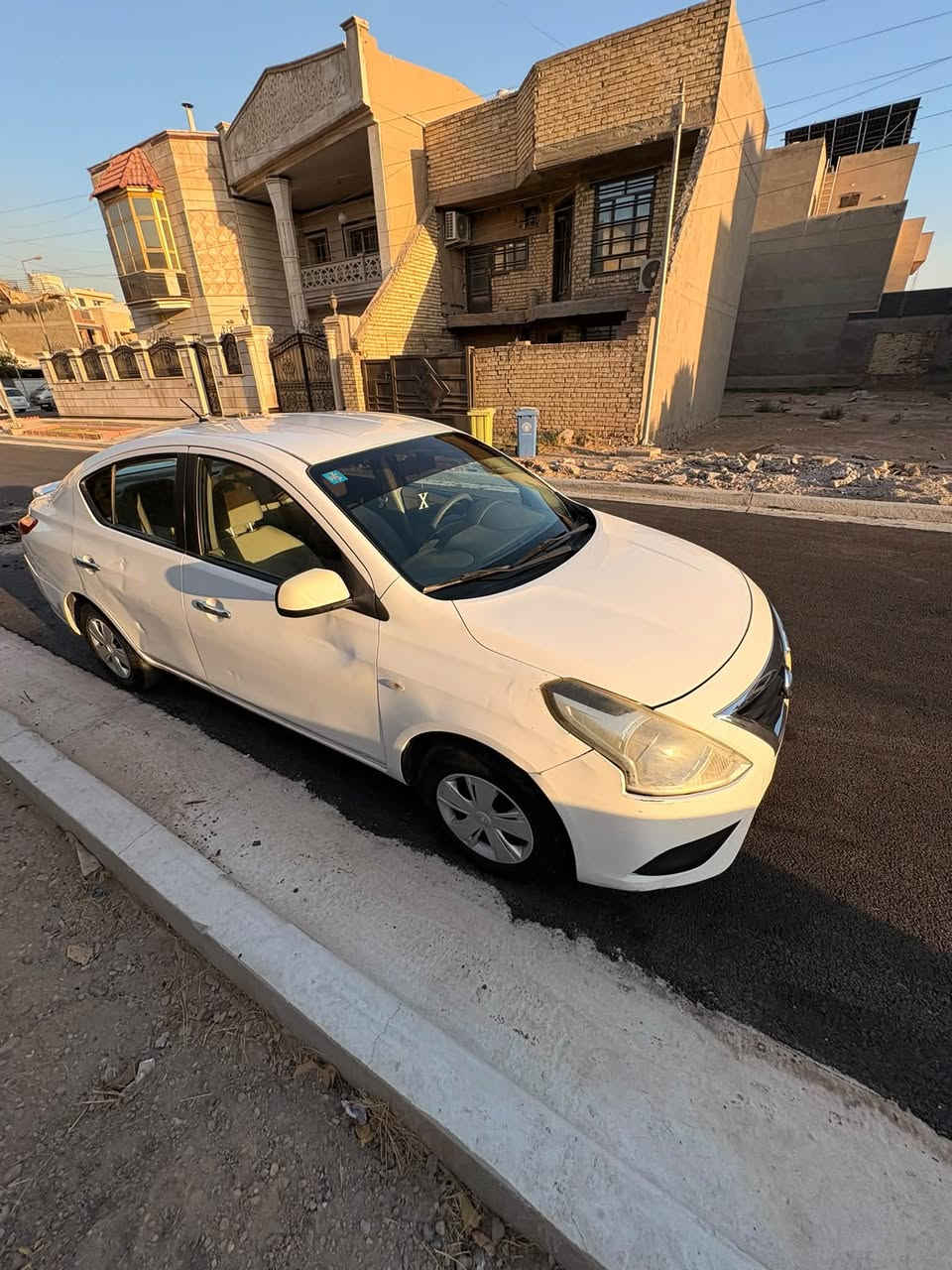 السلام عليكم
نيسان صني هندي بليتة الزركة  2019 للبيع السيارة نضيفه جدا استعمال مال بيت السيارة عدنه بموديلها السيارة ماشية 139 الف كيلو متر قابل للزيادة و السيارة ممتعوبة دواخل نضيفة تخم تاير جديد صدر جديد باتري جديد و التبريد ثلج 

المواصفات 
- تحكم ستيرن 
-شاشة اندرويد 
-جام كهرباء 
-داخل مخمل
 
سعر السيارة 100$ مية ورقه و بية مجال
 عنوان السيارة بغداد الكرخ 

ابو ابراهيم ‭***********‬ واتساب
