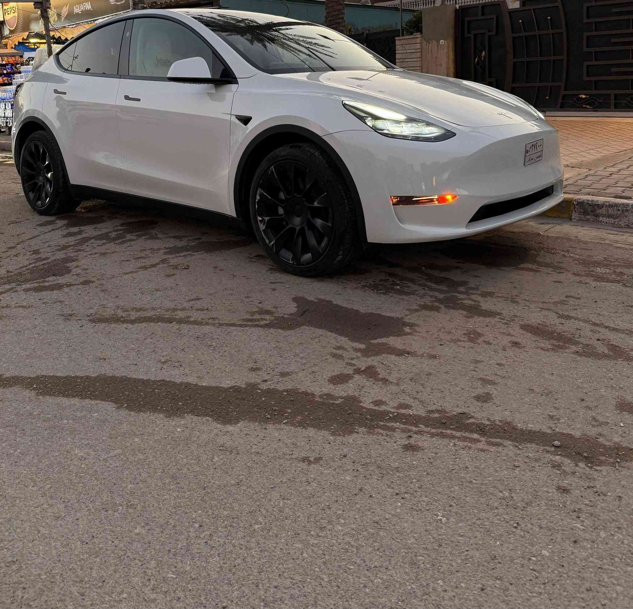 !!  Tesla Y 2024 🔹 Utility Sport🔹Long Range ️ !!

✔️ Tesla Y 2024 RWD

✔️ رقم بغداد 

✔️ تسلا Y ➖️️ الفئة الرياضية
 
✔️  المقطوعة 8000 ميل

✔️ داخل جلد أبيض 

✔️ دفع خلفي

✔️ كامرات محيطية 360°

✔️ رادارات محيطية 360°

✔️ أون لاين 

✔️ حادثه نقص جاملغ أمامي جهة اليسار  ودعامية
لايت جهة اليسار - لا دواخل ولا شواصي ولا
أيرباك- مثل ما موضحة بالصور.

                                            $ 25.300💸

☎️ للأستفسار ☎️
 *********** ➖ ️على الخاص
