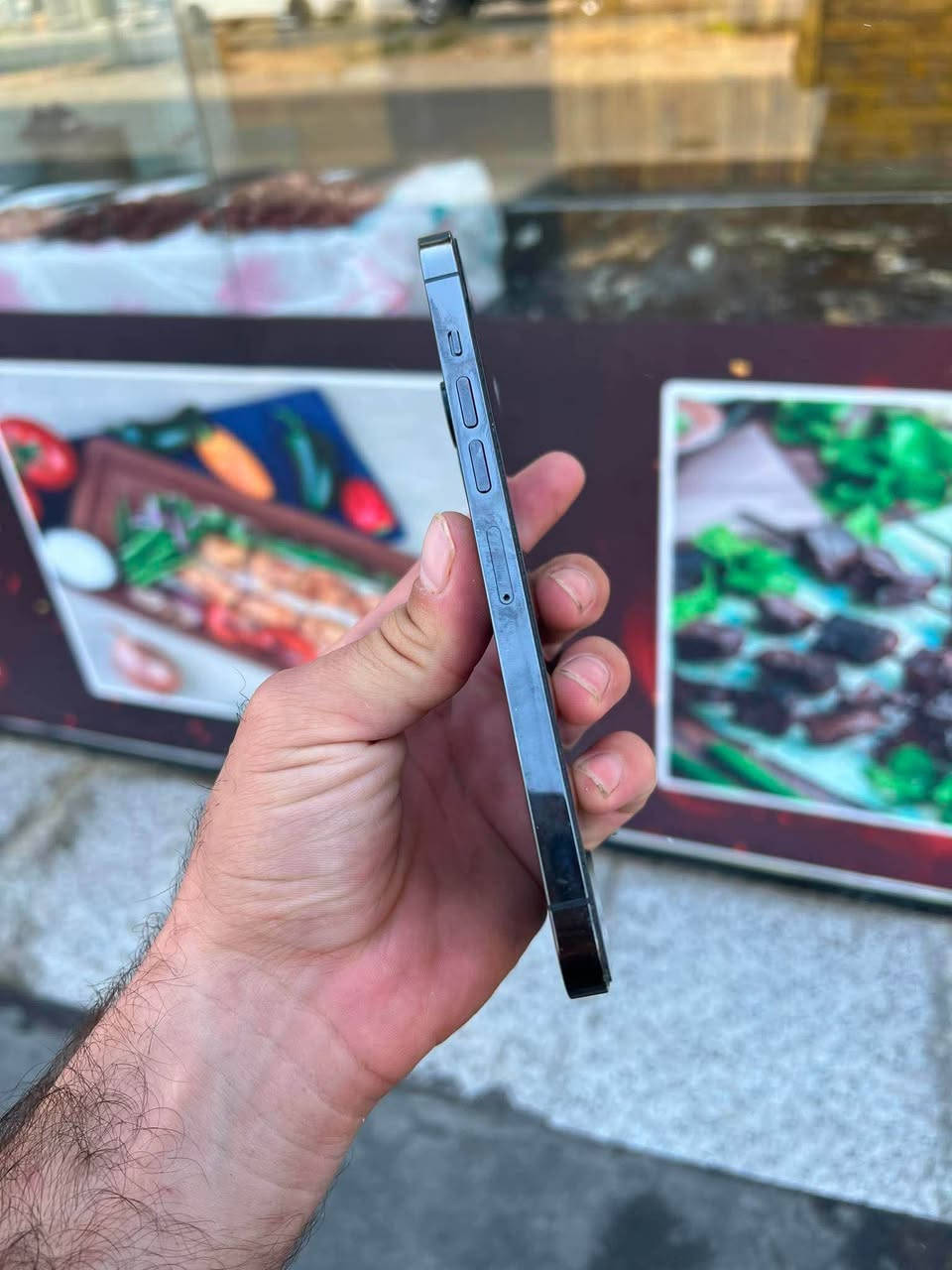 IPhone 14 Pro Max zor xawen nakrawa bashart battary 87biladi 128gb 1sim ba zaman أربيل, العراق

نص مكتوب في الصور:
- 11:41
- LTE 13
- Pil Sağlığı ve Şarj Etme
- Telefon pilleri, şarj edilebilir bütün piller gibi eskidikçe performansı azalan tüketim mallarıdır. Daha fazlası...
- Maksimum Kapasite
- %87
- Bu, yeni pile kıyasla mevcut pil kapasitesinin ölçüsüdür. Düşük kapasite, şarjdan sonra kullanım süresinin azalmasına neden olabilir.
- En Yüksek Performans Yeterliliği
- Yerleşik dinamik yazılım ve donanım sistemleri, iPhone'unuzun pilinin kimyasal olarak yaşlanması gibi görülebilecek performans etkilerini engellemeye yardımcı olabilir.
- İyileştirilmiş Pil Şarjı
- iPhone, pilin eskime hızını yavaşlatmak için günlük şarj etme rutininizi öğrenir, böylece telefonunuzu kullanmaya ihtiyacınız olana kadar %80 oranını geçince şarj etmeyi durdurmak için bekleyebilir.
- Temiz Enerji ile Şarj
- iPhone, bölgenizde daha düşük karbon emisyonlu elektrik kullanılabildiğinde şarj etmeyi seçerek karbon ayak izinizi azaltmaya çalışır. iPhone, onu kullanmaya ihtiyacınız olmadan önce tam dolması için günlük şarj etme rutininizi öğrenir. Daha fazla bilgi...
- Koyu Mod Kapalı
- Night Shift Kapalı
- True Tone Kapalı