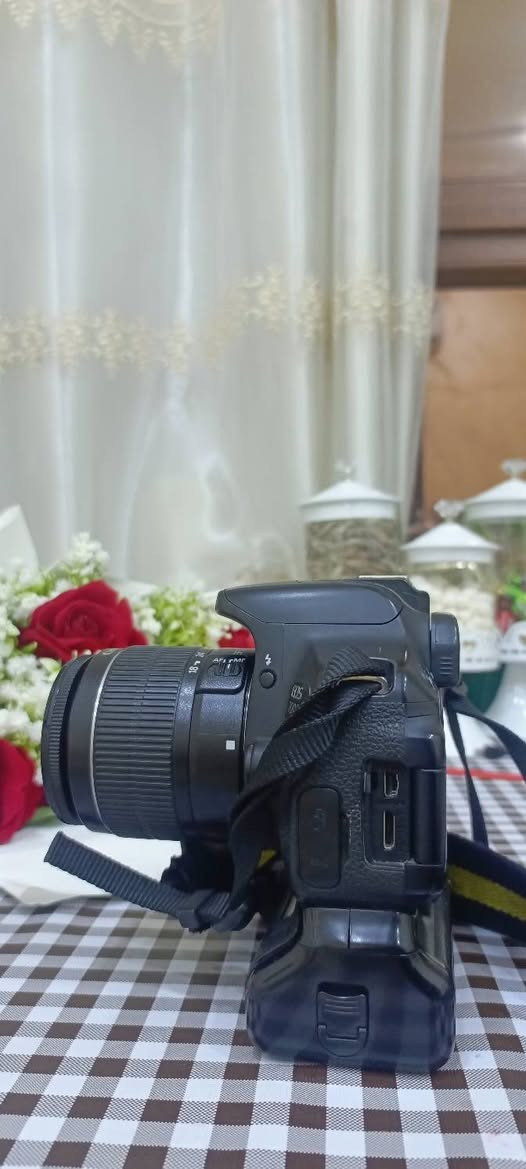 للبيع كامرة كانون 700Dمع عدسة 55-18 و عدسة ثانية 300-75 كامل ملحقات عدى الرام
السعر خاص ✨ 
للأتصال او واتساب/***********
عنواني ديالى بعقوبة 📍

