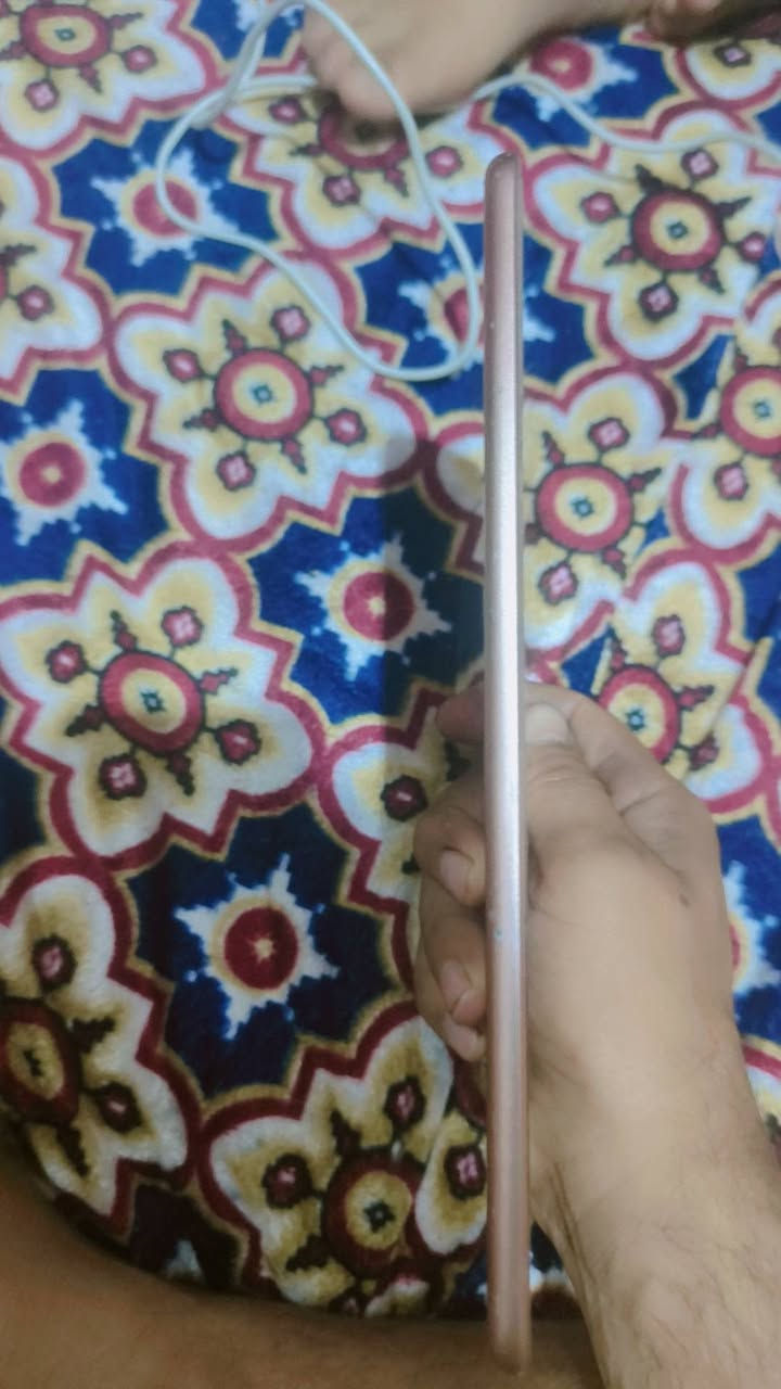 ايباد مني فايف الجيل الخامس شغال   بي بس الخطوط لي موضحه بل شاشه  المس شغال  واي كسر مابي الشحن  مايصرف احسن من جهازي  والله 
 وياه كفر وردي 
وشاحنه الاصليه 
السعر 125  الف
العنوان قضاء الاصلاح توصيل ماعندي 
‏‪***********‬‏
