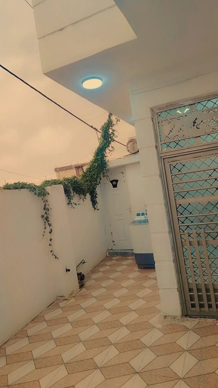 السلام عليكم بيت البيع حواس شارع جميل الحداد مساحت البيت 150 بناء جديد تصال عله هاذه الرقم ***********
