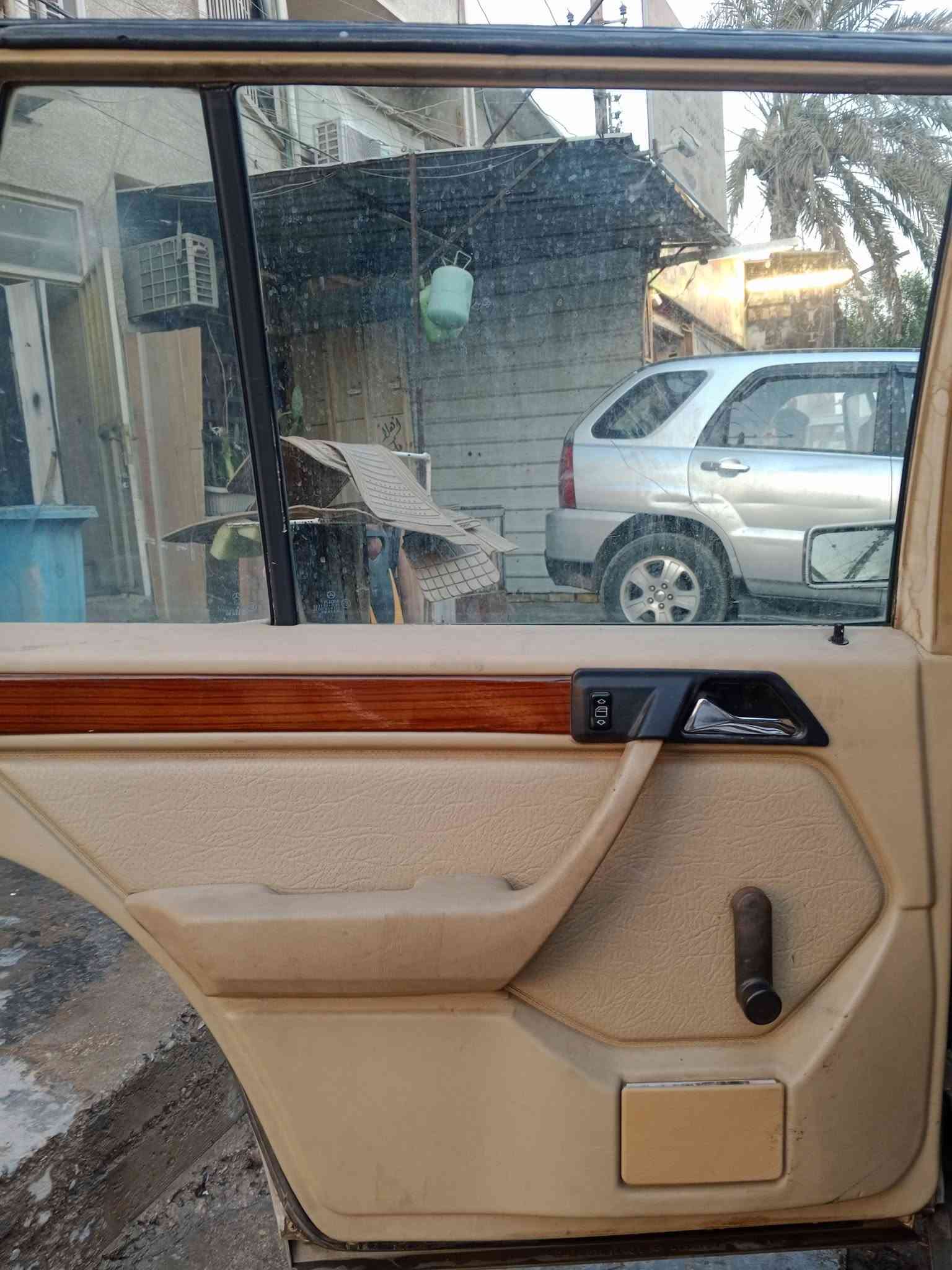 دب ستيشن 35 ورقه
موديل 1990 
مكينه وكير بطة 2500
مكينه وكير كفالة جدد
صدر امامي خلفي جديد 
تخم تاير جديد 
سنتر لوك شغال
قطرة خياس ما بيها
مصبوغة عام جمالية 
مكفولة من الضربة والكصه
رقم بغداد تحويل مباشر 
سيارة ما عايزة برغي 
ترايك للبصرة 
السعر : 35
العنوان : بغداد 
الرقم : ***********

نص مكتوب في الصور:
- إدخال نص