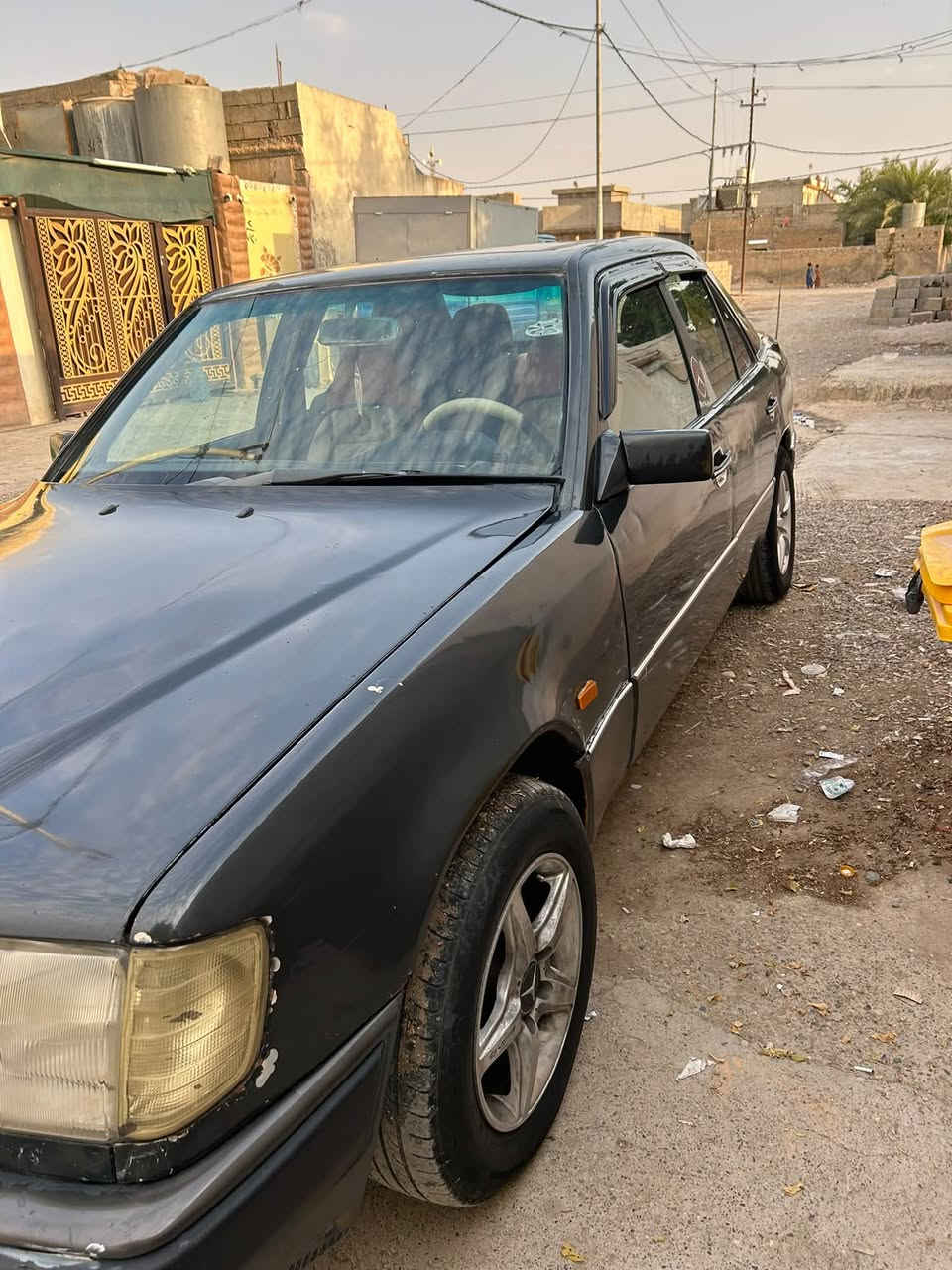 سلام عليكم  شباب مستعجل ع بيعته اقره منشور قبل لاخابرني
رقم ديالى طرف ثالث بس وكاله 
يعني  تحويل ميتحول 
سنويه ساقطه 
مارسدس دب موديل 1991
مكينه كير بطه 3000
كهربائيات كلها شغال من راس الراس
منظومه زنون + شاشه ودمام 
تايرات انضاف قواعد بلاد 
تبريد نقص كمبريسر 
عنوان ديالى جلولاء سعر ٢٨
***********
