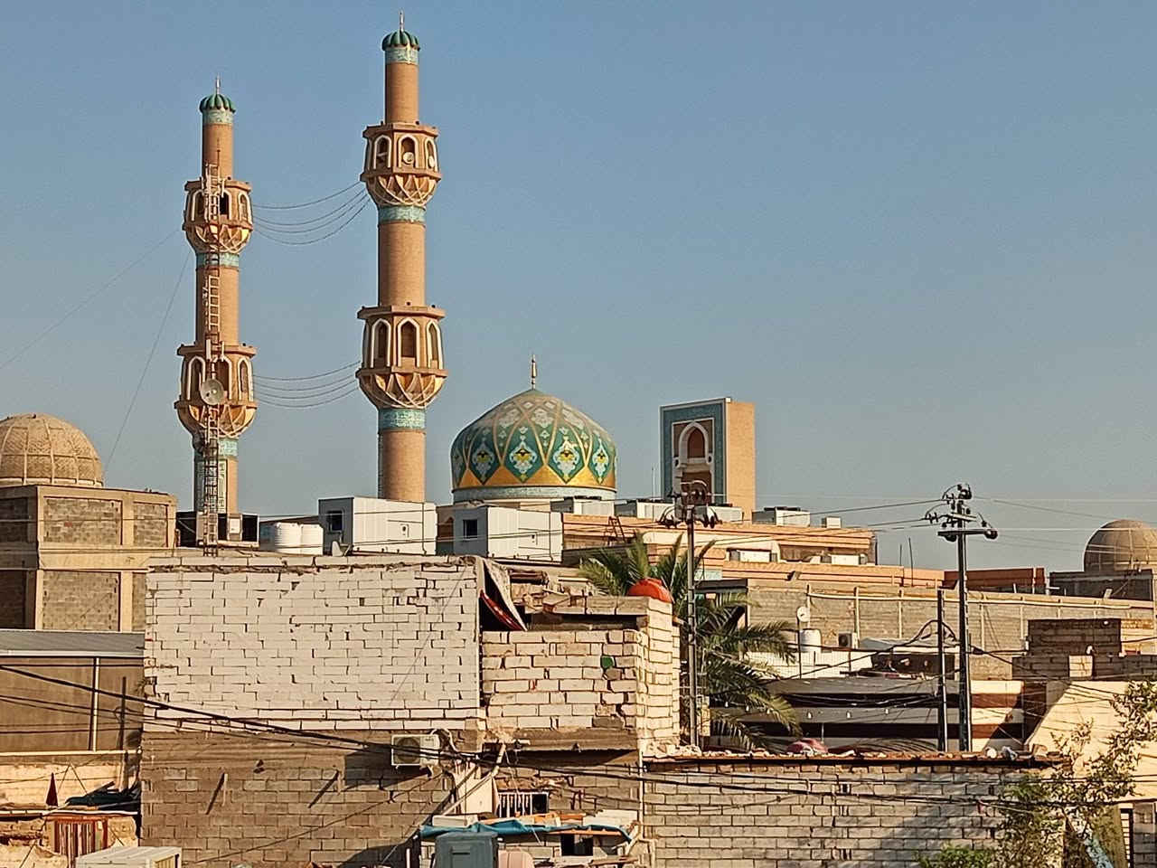 سلام عليكم 
بيت رزاعي للبيع.........؟ 
بيت مساحة 100متر للبيع 
خلف مسجد السهله شارعين 
خلف طابو يعني كافت الخدمات بي ماي ومجاري  وشارع مقنص كهرباء وخط مولده وتانكي ماي  كيزر  
كامله معامله مال تطويب 
بي غرفه وصاله ومطبخ وصحيات  وساحه بيه حديقه 
سعره 33 وبي مجال
وهذا رقم اتصل بي واتساب ***********
