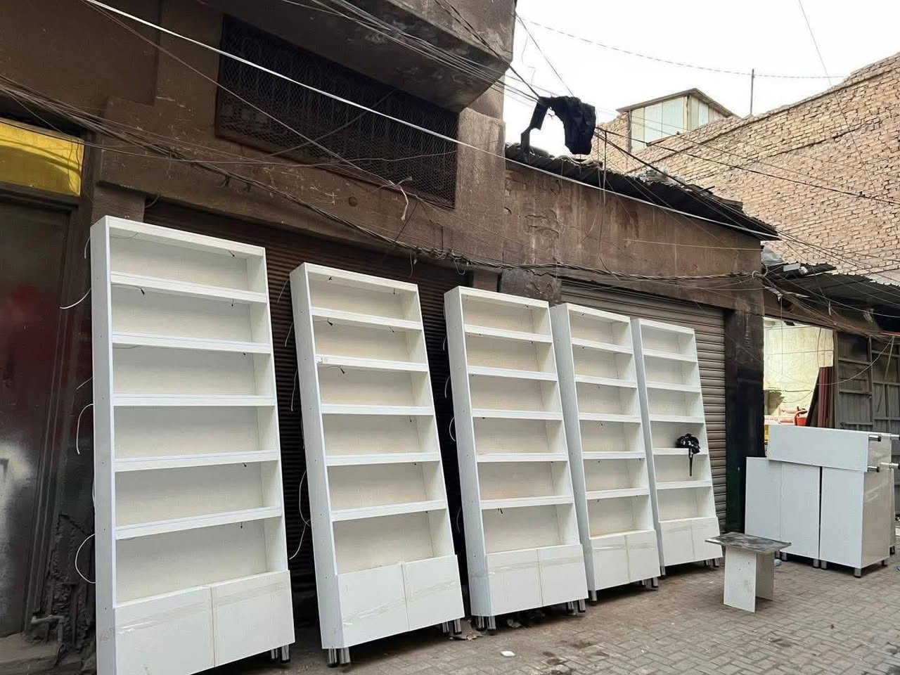 فاترينا • عمق٢٠ عرض١٠٠ ارتفاع٢٥٠ • كنتور MDF