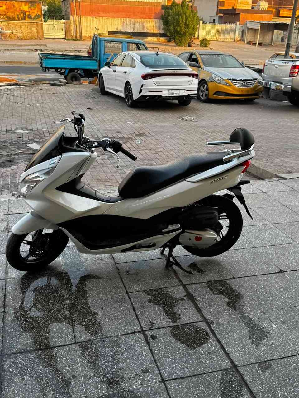 السلام عليكم دراجه pcx للبيع مكفوله كفاله عامه جديده مابيها نقص ماشيه 37 الف جديده مكينه ناعمه السعر 15 مكاني بغداد مدينه الصدر رقم الهاتف ***********
