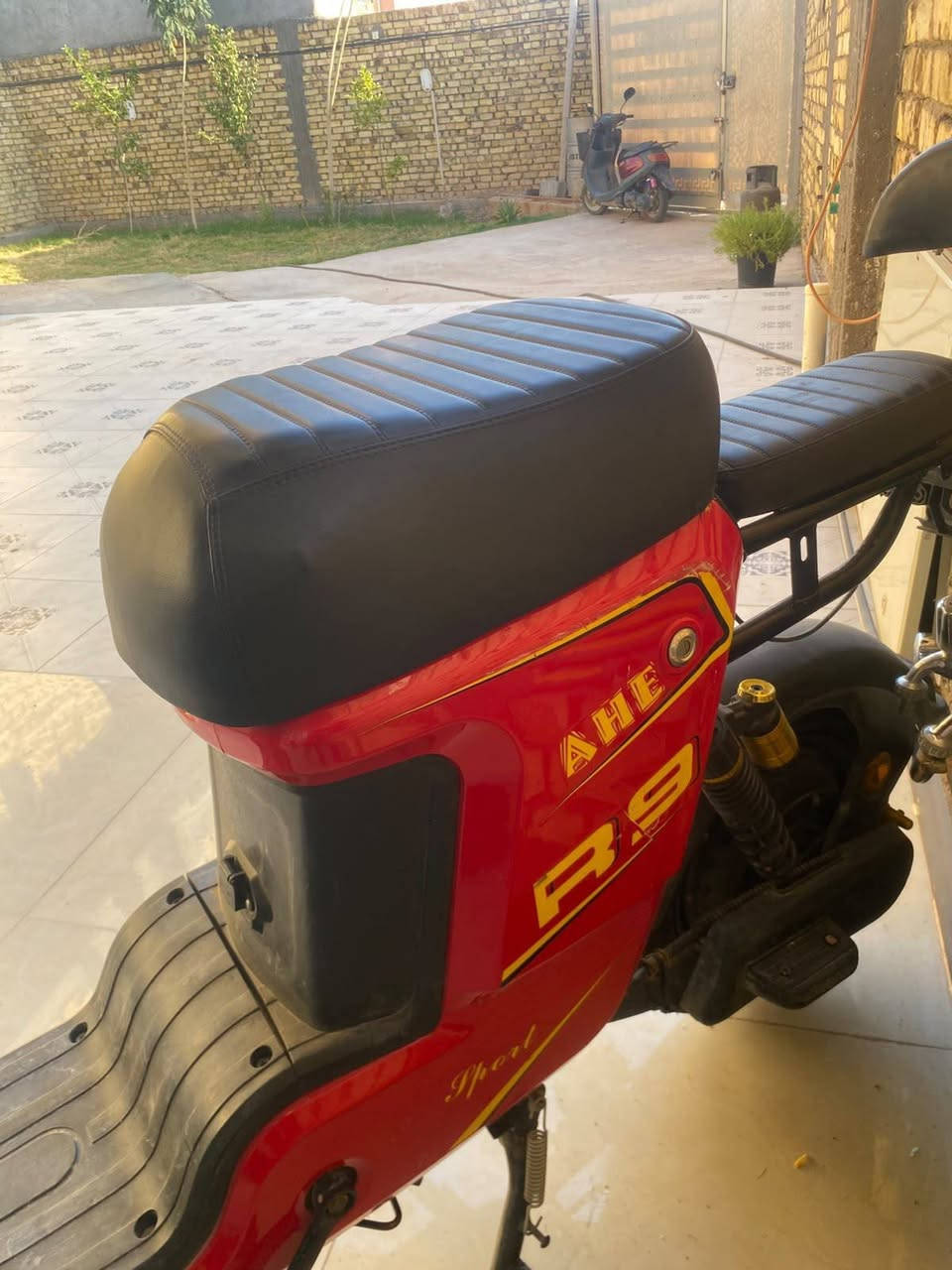 باسكل شحن R9 للبيع 🛵
موديل 2026، قبل شهرين طالع من المعرض.
نظيف 100/100، البطاريات أصلية ونظيفة، وما ناقصه أي شي.

⚠️ بيه بس كسر بسيط بالكفر الأمامي.

💰 السعر: 350 وقابل للتفاوض البسيط.
📍 المكان: كربلاء – طويريج
📞 للتواصل: ***********
