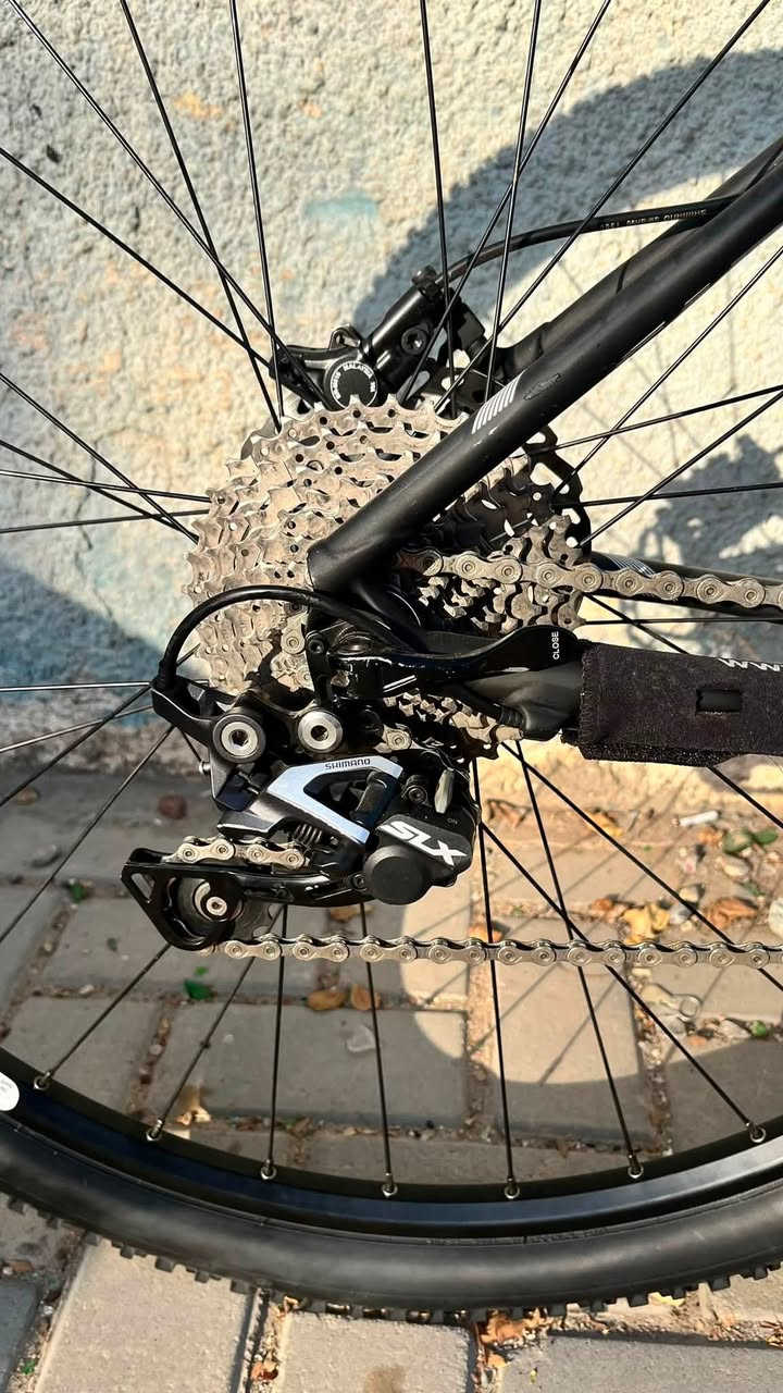 Cannondale f29 lefty
كانونديل 
الحجم 29 M
كاربون فايبر 
السستم shimano deore slx
البريكات shimano deore
الوياله ztr tubeless
ستيرن وركبه وقبضات كانندل
دبل امامي lefty كانندل 
المكان بغداد حي الجهاد
للحجز والاستفسار خاص او ***********
