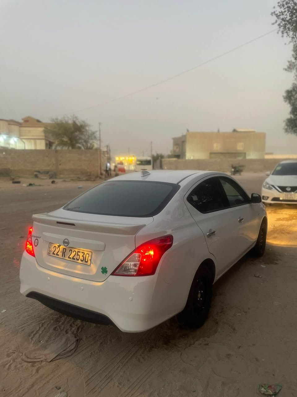 نيسان سني ماشية 4000 جديده بيها خسفه بلجاملغ الامامي منتجين عليها بدون ضربه 
شاشة لكزز بليته زركه دوشمه ارضيه شركة هيوا تحويل وكاله السعر 129
*********** البصرة, العراق
