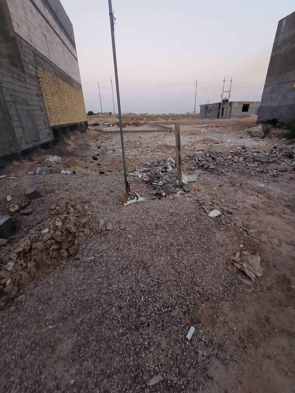 قطعه ارض للبيع الجزيره مقابيل الميناء 
قريب من موقع جسر القياده البحريه 
المساحه 200 متر
شارع عشره متر خدمات كامله 
السند ملك صرف زراعي 
للاستفسار الاتصال على الرقم ***********
