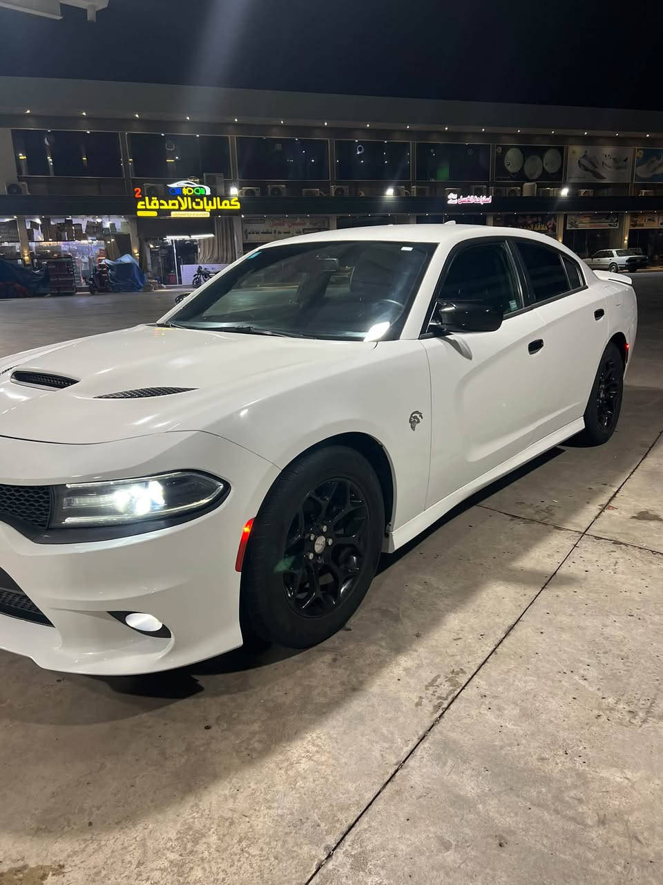 جارجر SXT مديل 2017 
محرك 3600 * V6 
سياره كنديه يعني مابيه حادث 
شاشة كبيره 
تدفئه وتبريد بلكشنات 
حساسات كرسي كهربائي 
مكينه كير مكفول 
تبريد ثلاجه 
رقم بغداد بأسمي 
سياره نضيفه 
معتني بيه من بانزين والدهن وكاله
السعر 205 
الموقع بصره
الرقم / ***********
