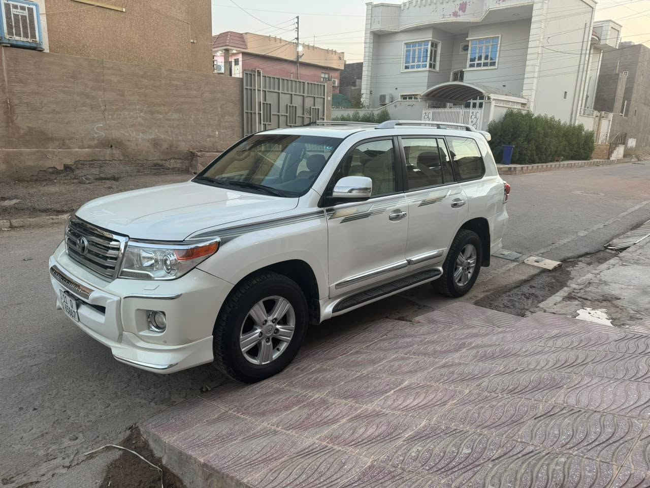لاندكروز ٢٠١٣ فووول
رقم بغداد سنوية بأسمي هزة جديدة سنوية جديدة رقم إنكليزي 
ماشية ١٩٠كم
سلايت
كشنات جلد وكهرباء
مرايات شفط 
مرايات قلابة 
٨ ايرباك 
حساسات أمامية وخلفية 
شاشة تاب
كامرة خلفية
تخم تاير دنلوب
بيهة قطعة وحدة صبغ جاملغ خلفي والسونار مرفق
محرك وكير على وضع الشركة برغي ممفتوح بيهة 
القمارة بيهة بداية جراد يم السلايت كللش بسيط
السعر ٣٠٥
مكاني الرمادي 
للاستفسار ***********
