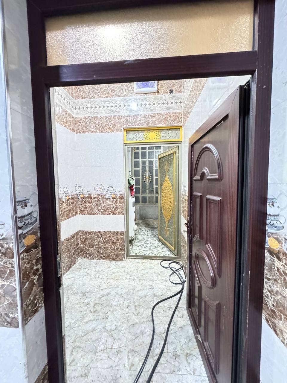 سلام عليكم.
يوجد بيت للايجار طابق ارضي
مساحه 200 متر بناء جديد يحتوي على غرفتين كبيرتين وصاله ومطبخين حار وبارد ومنورين وطرمة كبيره
الموقع : الرمادي قرب فلكة الملعب الشارع السايدين بين حي البكر والملعب
للاستفسار الاتصال: ***********