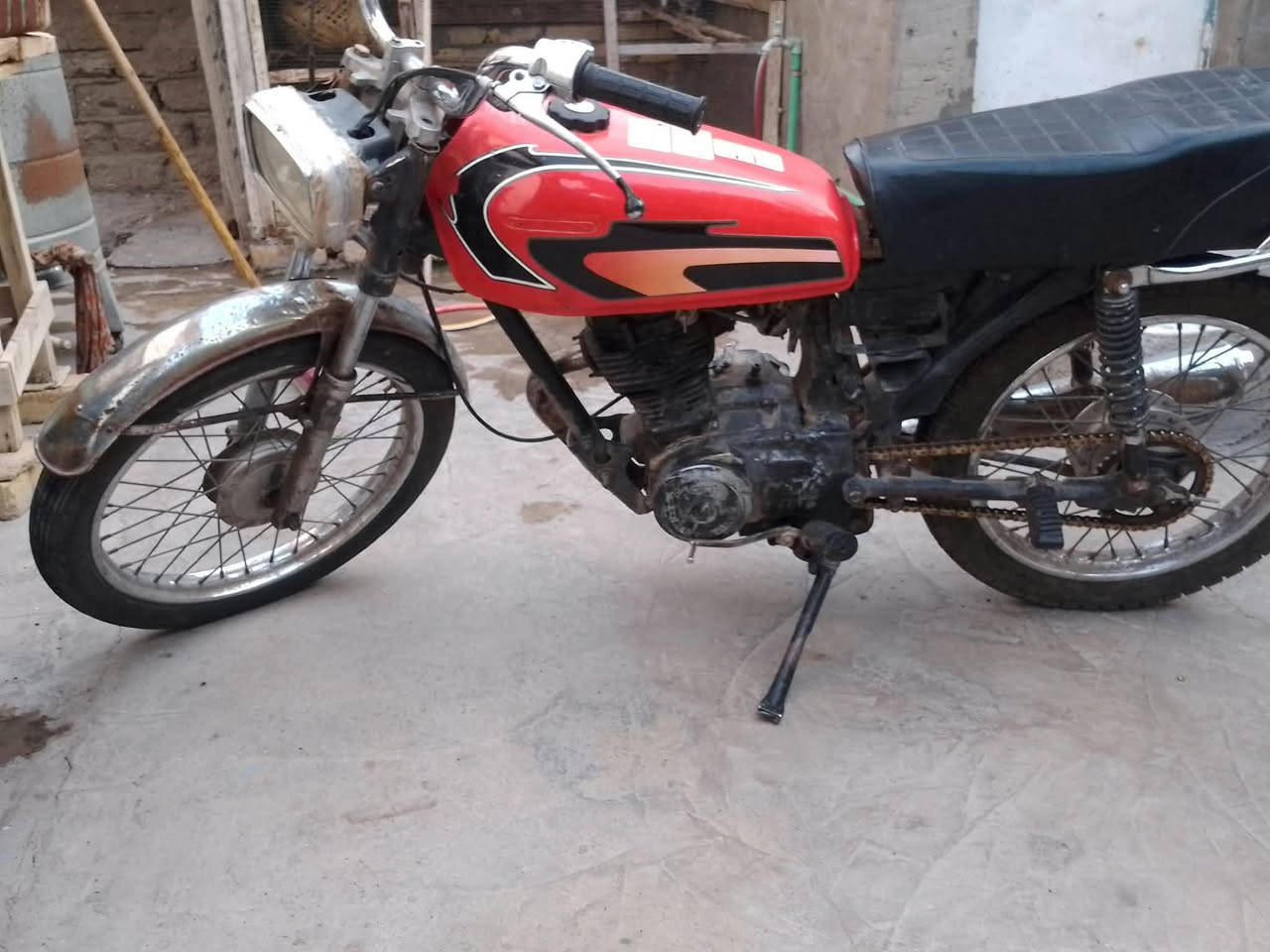 اعيد النشر بسبب الوعود الكاذبه 
كلك 3 دراجات بيهن وحده ماتشتغل عوزه كور وحده تانكي وصفاحيات وكشن ابيع كوم حديد اكفلك سرقه ***********
