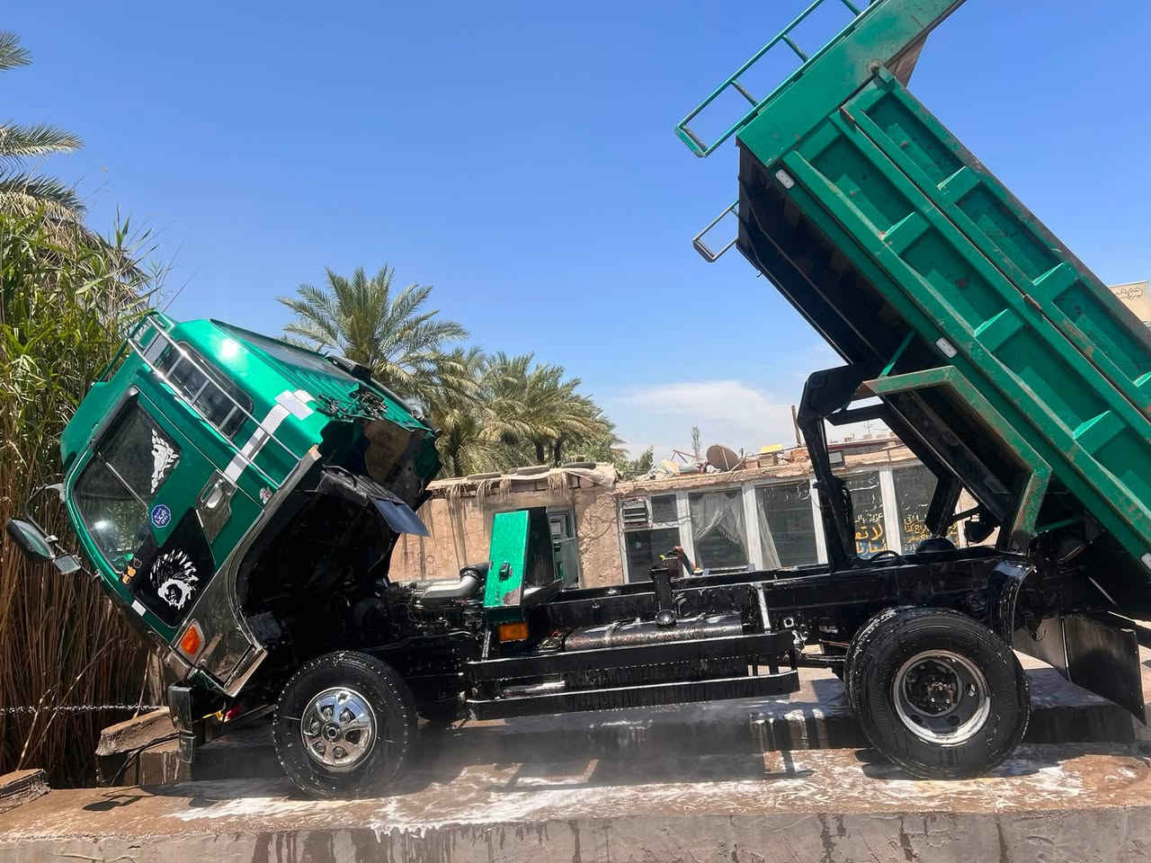 سلام عليكم هينو انكرالبيع بسمي الكان بغداد محرك 80مكفوله عامه الموديل 97السياره تحوير قلاب رقم مميز قلاب بسنويه الاتبخير والاتنقيص***********
