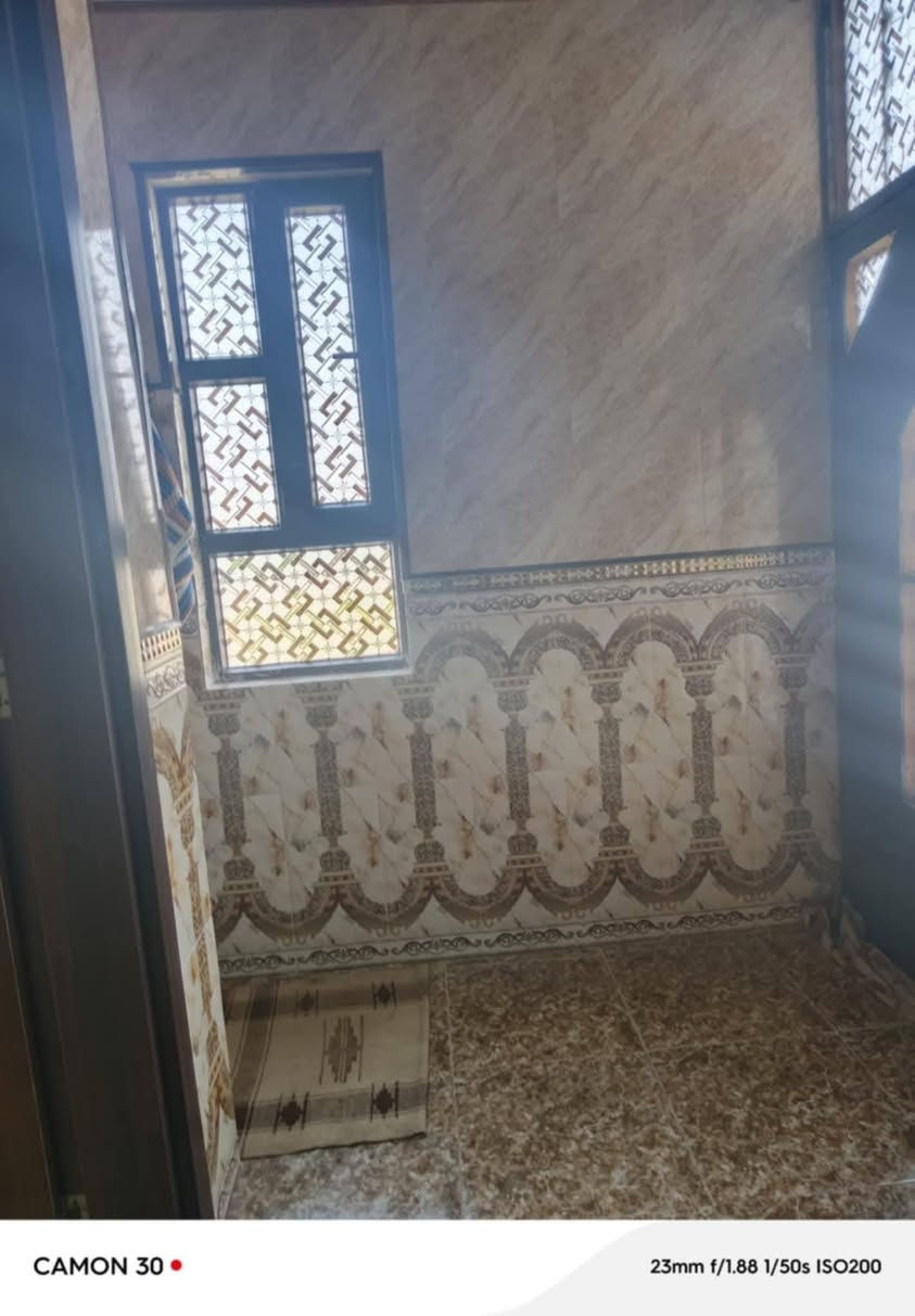 السلام عليكم
بيتين بقريه الحصويه للبيع
مساحه الارض 3800متر
دونم ونص
البيت الصغير يحتوي على 
ربعه كبيره+غرفه+موزع+مطبخ+حمام 

البيت الكبير يحتوي على 
ربعه كبيره+هول+موزع كبير+ غرف عدد اثنين إكبار +مطبخ+ حمام +بيتونه كبيره 

خطين ماء +وكهرباء ✅

وطاقه شمسيه ✅
4 سبالت ✅
السعر 40 مليون قفل  
يرهم مقدمه زينه وبنفس السعر ✅
للاستفسار@ الاتصال على الرقم 
***********
