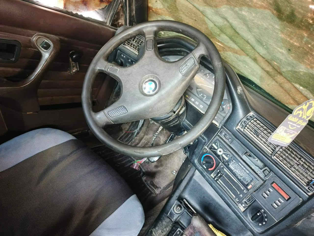بيئم محرك وينجي  كير اتو.  دواخل حلوه حداديه جديده. جام يصعد ينزل. سياره حلوه. بيها نواقص بسيطه   مكانها النجف.  شعدك مراوس. تعال. خاص او اتصل او علق.  وذا بيع ١٧ مجال بسيط.  فقط مكاتبه اسويلك 
***********
