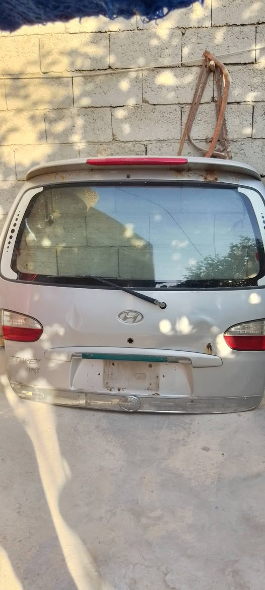 سلام عليكم باب خلفي رصاصي للبيع بغداد حي النصر طريق السياحي السعر 200اوبي مجال ***********
