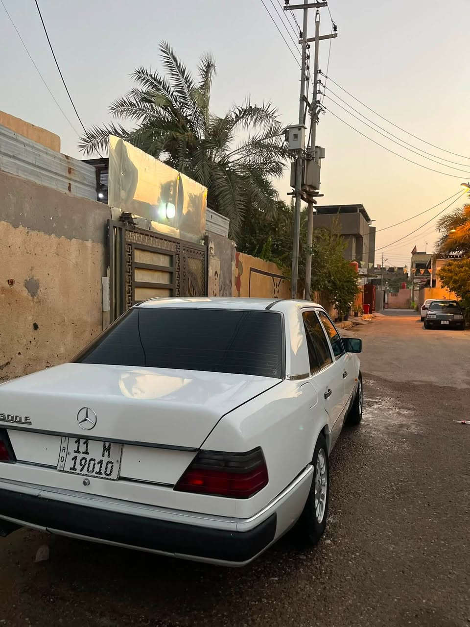 السلام عليكم
للبيع مارسيدس دب موديل 1991 بأسمي تحويل ثاني يوم   
السيارة جاهزه ما ناقصها شي حدادة تخم تاير تبريد ثلج كشنات جلد كهربائية غرفه كارتون مصبوغه عام جماليه فقط بدون خياس وقواعد دبل بلاد بدون تعمير مكينه بلاد جديدة وكير جديد السعر 70 وبيها مجال للاستفسار عبر الواتساب ***********  المكان البصرة قضاء القرنة

