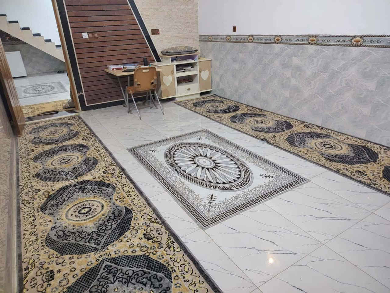 بيت 150متر الواجه 7ونص والنزال 20 الاساس كونكريت والسقف كونكريت استقبال ومطبخ حار وبارد وصالتين فوك وجوه ومناور مطلوب للاسكان تقريبا اقل ال 13 التسديد الشهري 298 العنوان ديوانيه حي الزهراء البلوك الاول خدمات كامله ماء مجاري كهرباء مياه امطار ارصفه مقرنص تبليط مدراس كافة المراحل مركز صحي اي استفسار اتصل على الرقم ***********
واتساب على ***********
