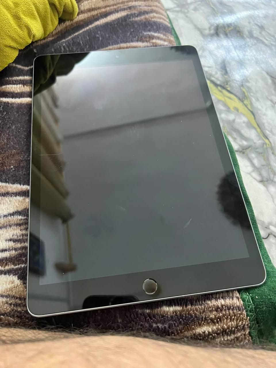 سلام عليكم اخوان ايباد ٩للبيع ايباد نضيف كلش اخوي الجديد اسخدامه قليل يعني جان للدراسه فقط ويا كارتونه وشاحنه وحافضه السعر 250الف الشراي تفضل خاص ويدلل ***********
