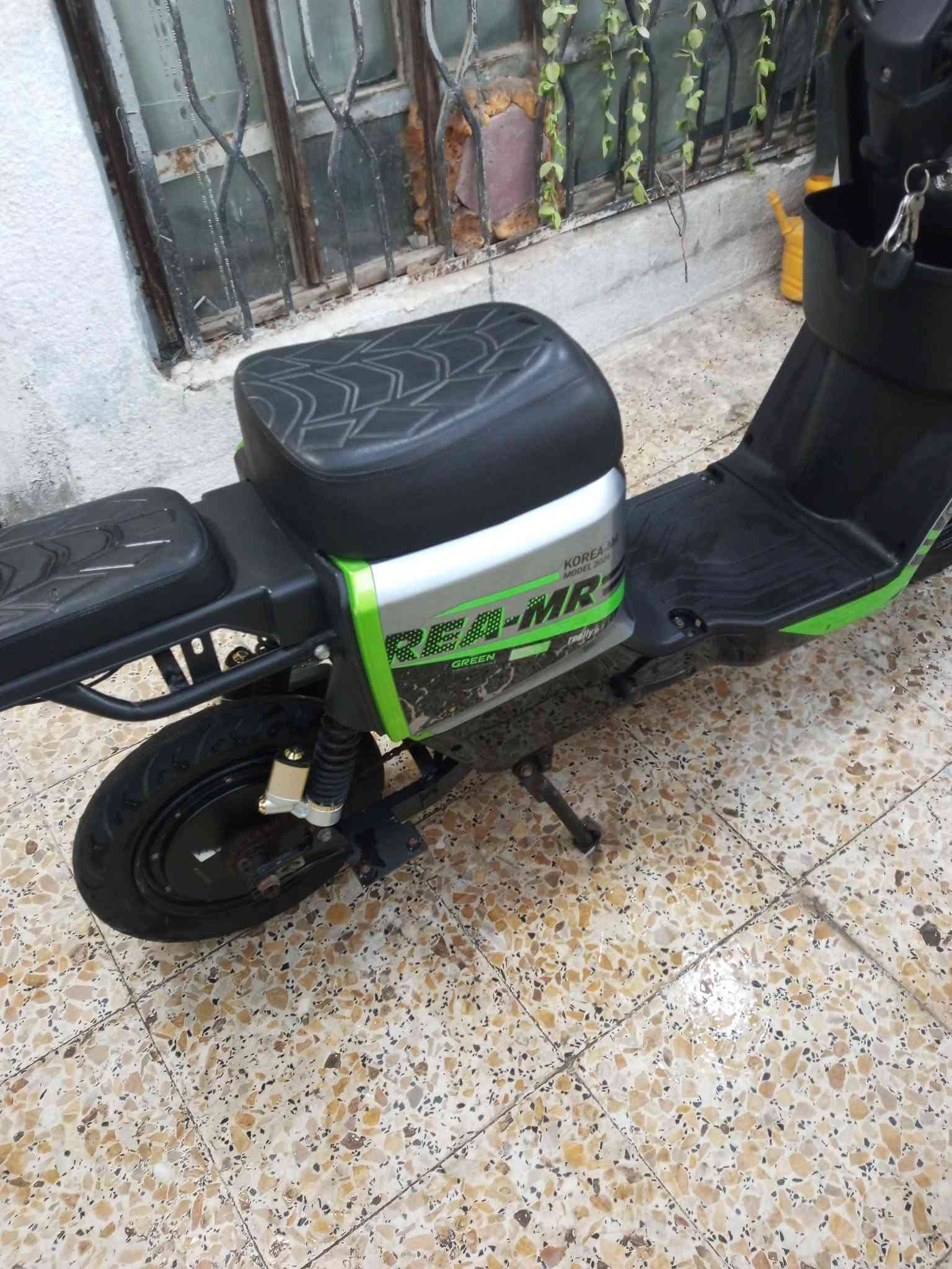 ار 7دراجه نضيفه ستعمال قليل بطاريات بيهن نفخه خفيفه بس قويات فولتيه تقره 11البطاريات السعر 225 مجال قليل ***********
