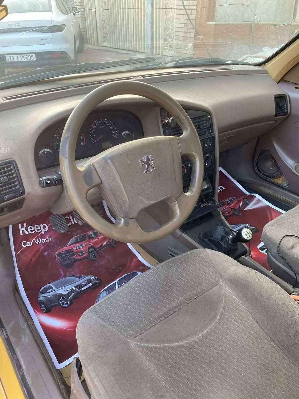 السلام عليكم 
بيجو لميس موديل 16 
السياره بيها ضربه الجاملغ الخلف  السياق عل البارد والجاملغ الامامي مبدل رقم كربلاء انكليزي مكينه جديده وكير جديد حداديه 75 /100 
هيئه مصفره وغرامات تاخذ جاهز 
مكانها نجف سعرها 28 وبيها مجال 

***********
