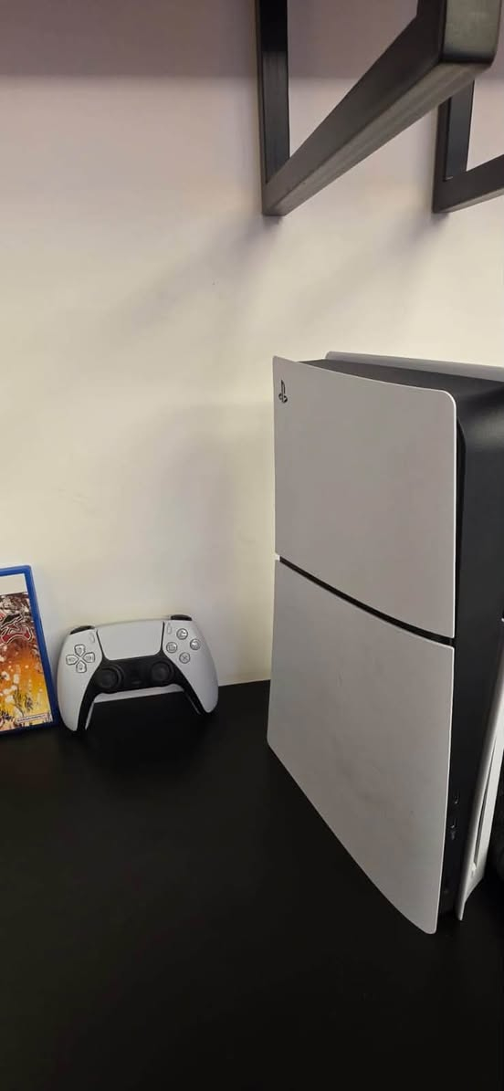 🔥 PS5 Slim نسخة الأقراص للبيع 🔥
🎮 الجهاز جاي من الإمارات
✨ نظيف جداً وشبه جديد
⏱️ مشتغل فقط 4 ساعات
💿 وياه قرص اللعبة
🎮 وياه يد أصلية
📦 الجهاز بحالة ممتازة مثل ما مبين بالصور

💰 السعر: 850,000 دينار

📞 للتواصل: ***********
