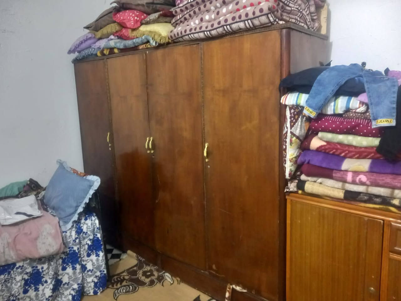 سلام عليكم غراض مال نستخدمه نضيف كلش للبيع تخم 10 مقاع سعره 75 كنتور صاج ابو اربع بيبان سعره 75 كاونتر سعره 50 جربايه حديد ام الخشب سعر 25 تصال ع رقم ***********
